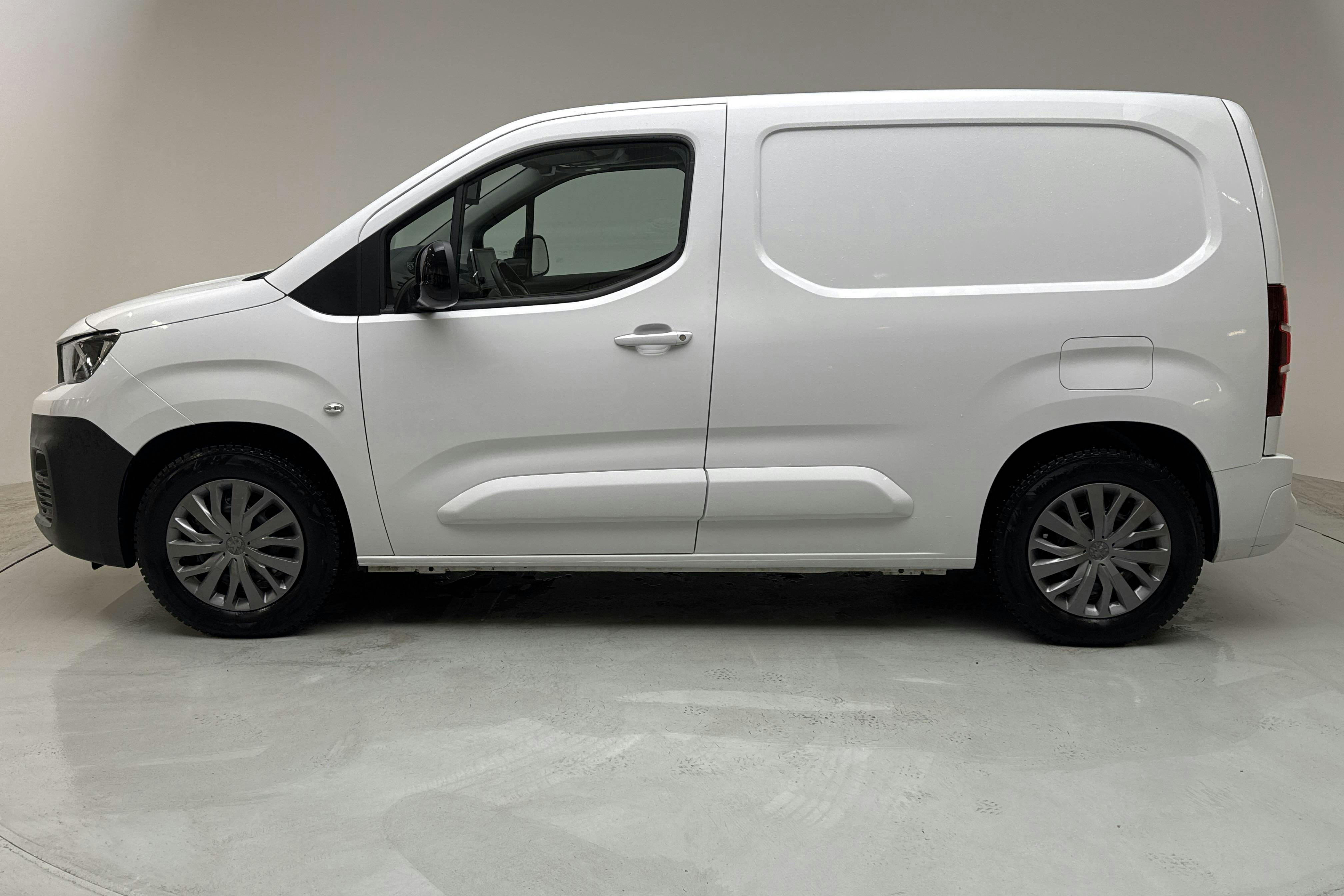 Peugeot e-Partner 50 kWh (136hk) - 24 210 km - Automatic - white - 2022