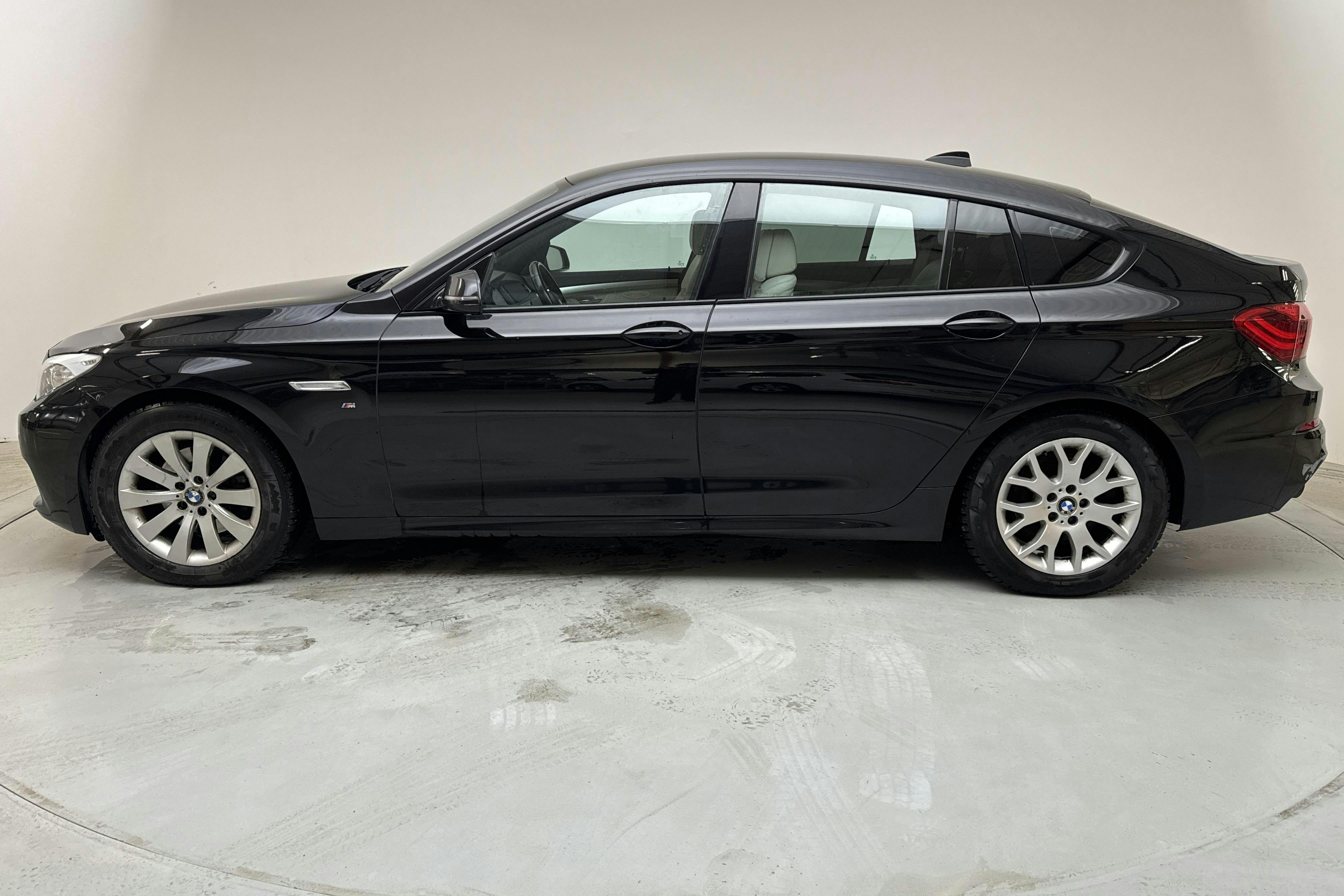 BMW 530d GT xDrive, F07 (258hk) - 332 780 km - Automatic - black - 2016