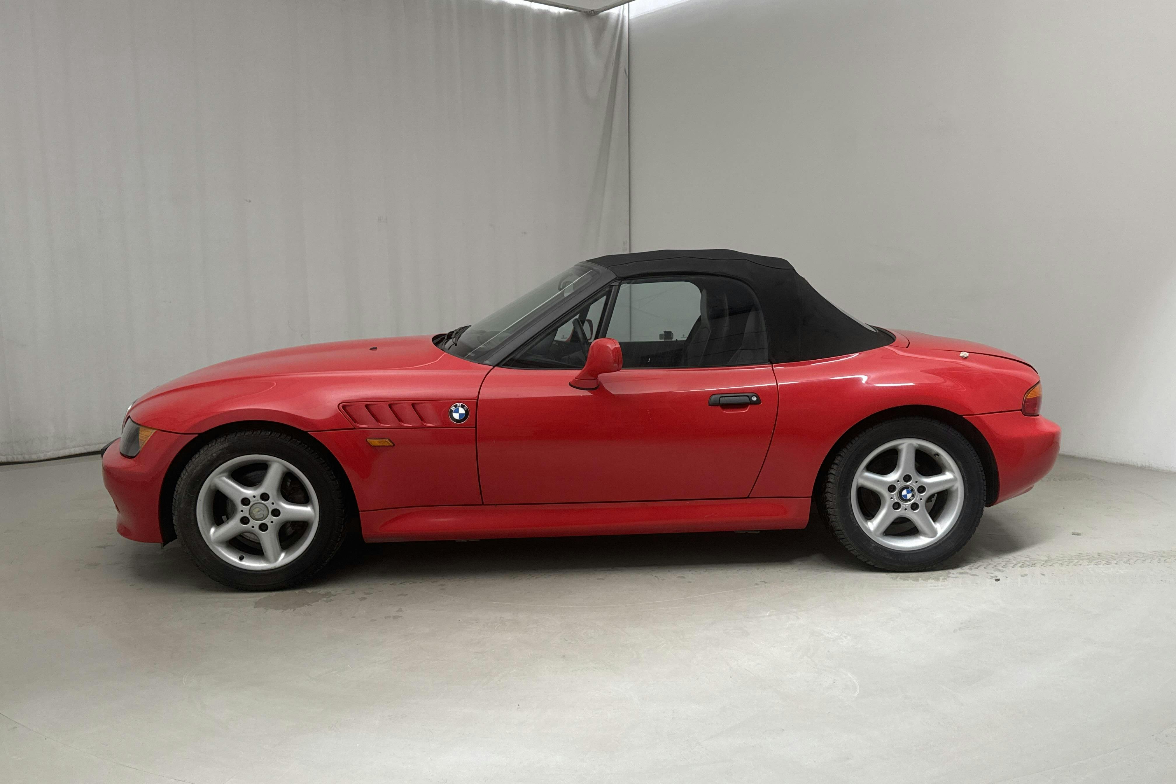 BMW Z3 1.8 Cabriolet (116hk) - 10 734 mil - Manuell - röd - 1996