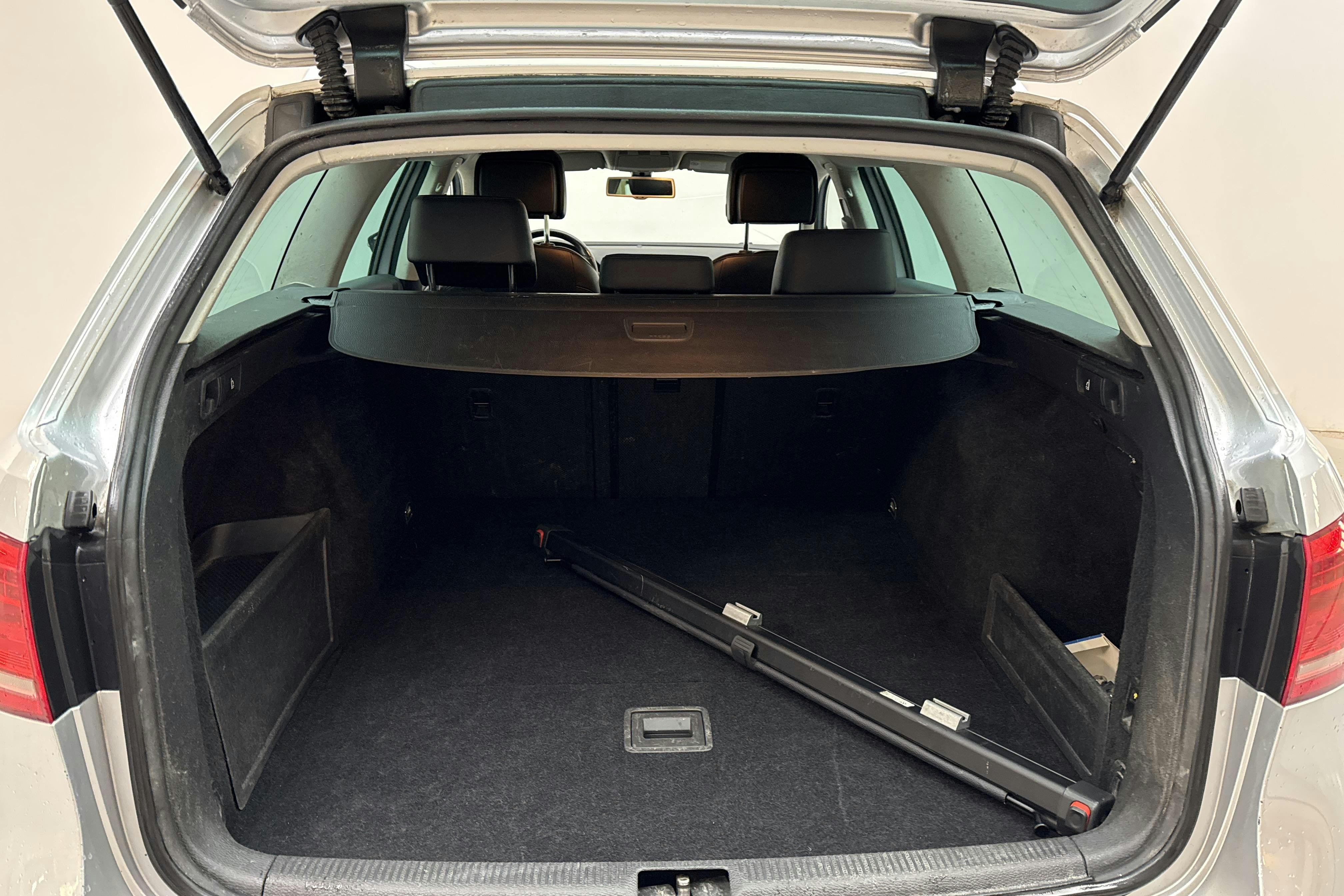 VW Passat 1.4 TSI EcoFuel Variant (150hk) - 217 950 km - Manual - silver - 2013