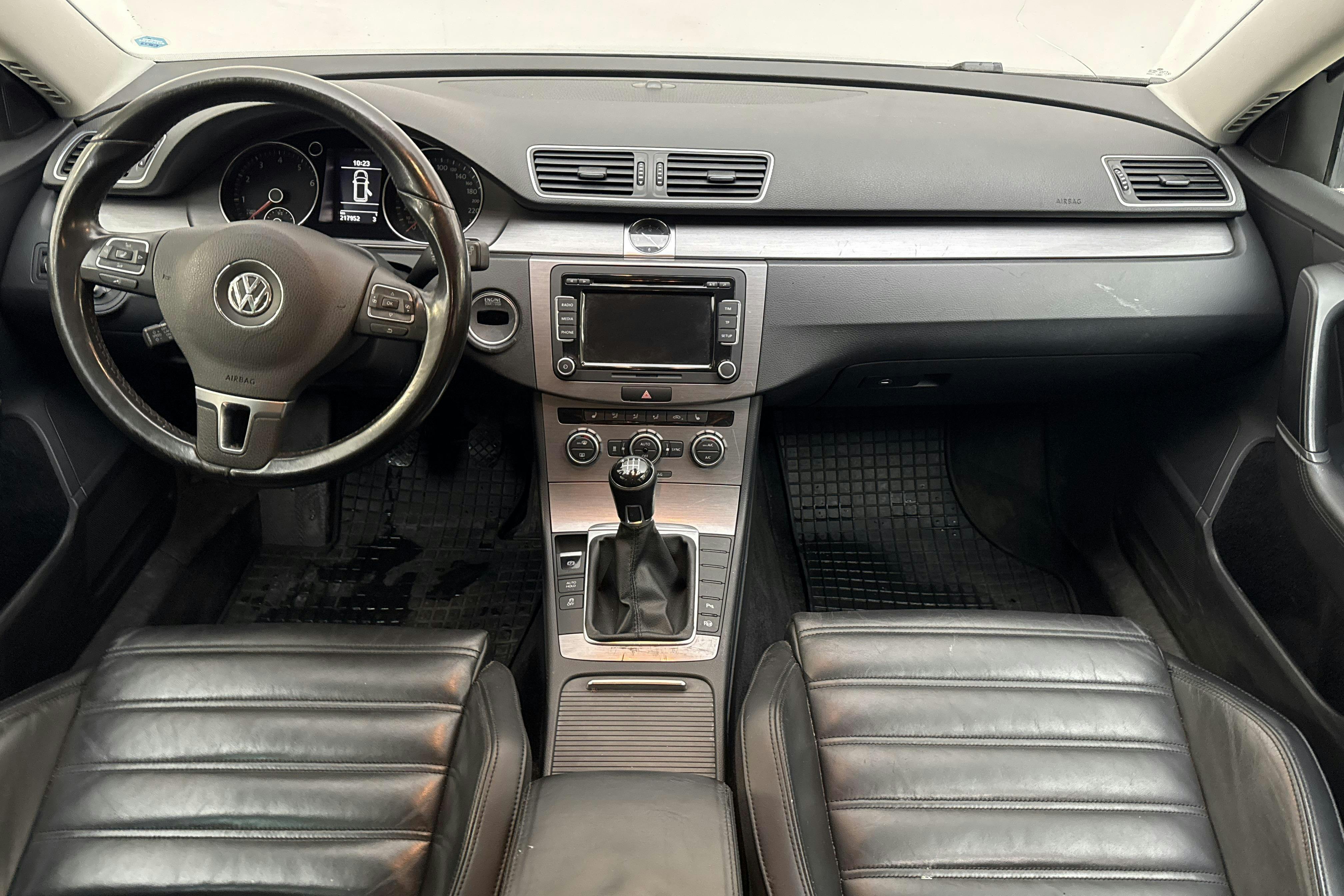 VW Passat 1.4 TSI EcoFuel Variant (150hk) - 217 950 km - Manual - silver - 2013