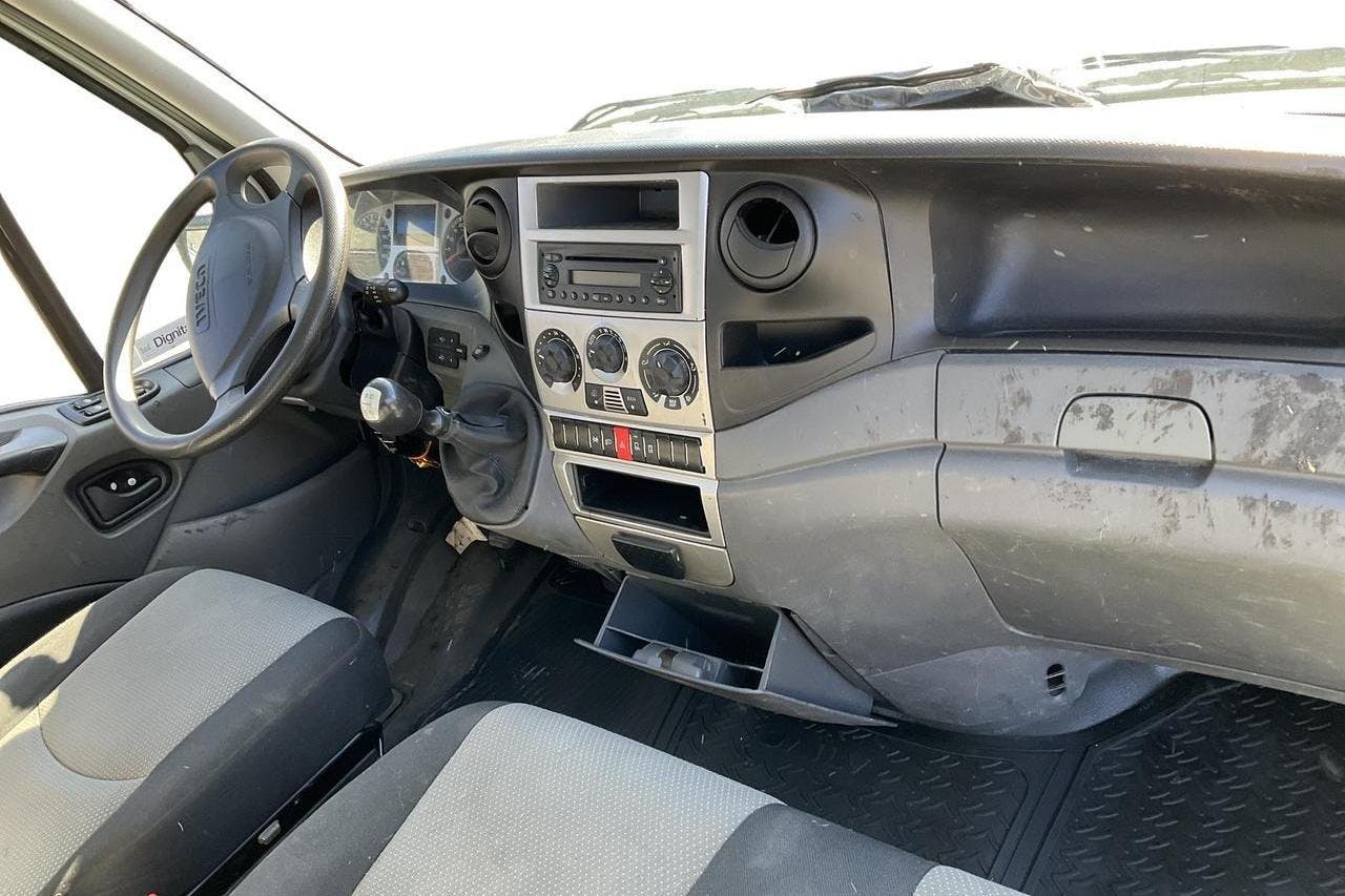 Iveco Daily 35 2.3 HPT (136hk) - 113 290 km - Manual - white - 2010
