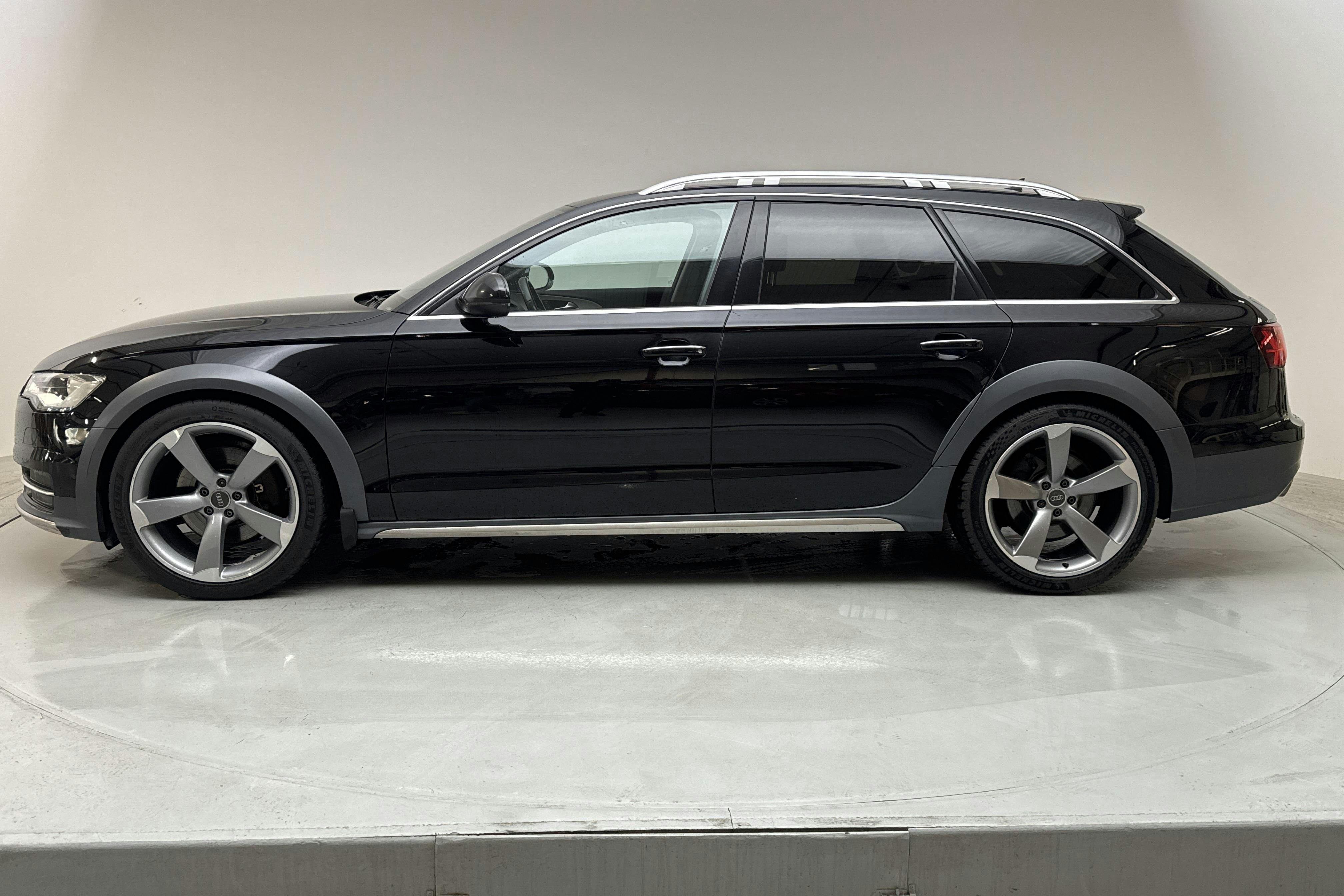 Audi A6 Allroad 3.0 TDI quattro (218hk) - 161 290 km - Automaattinen - musta - 2015