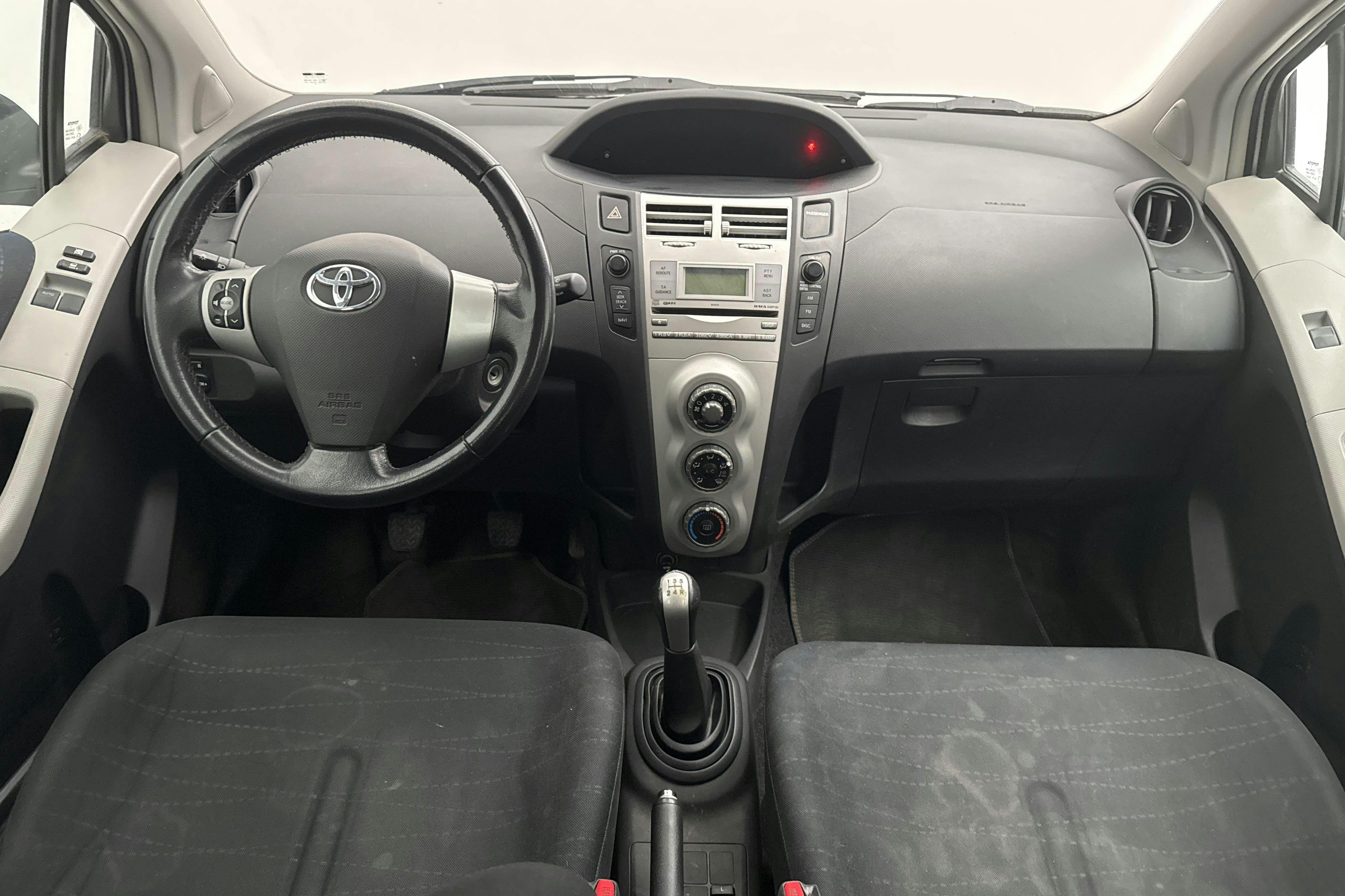Toyota Yaris 1.3 5dr (87hk) - 218 470 km - Käsitsi - hõbe - 2007