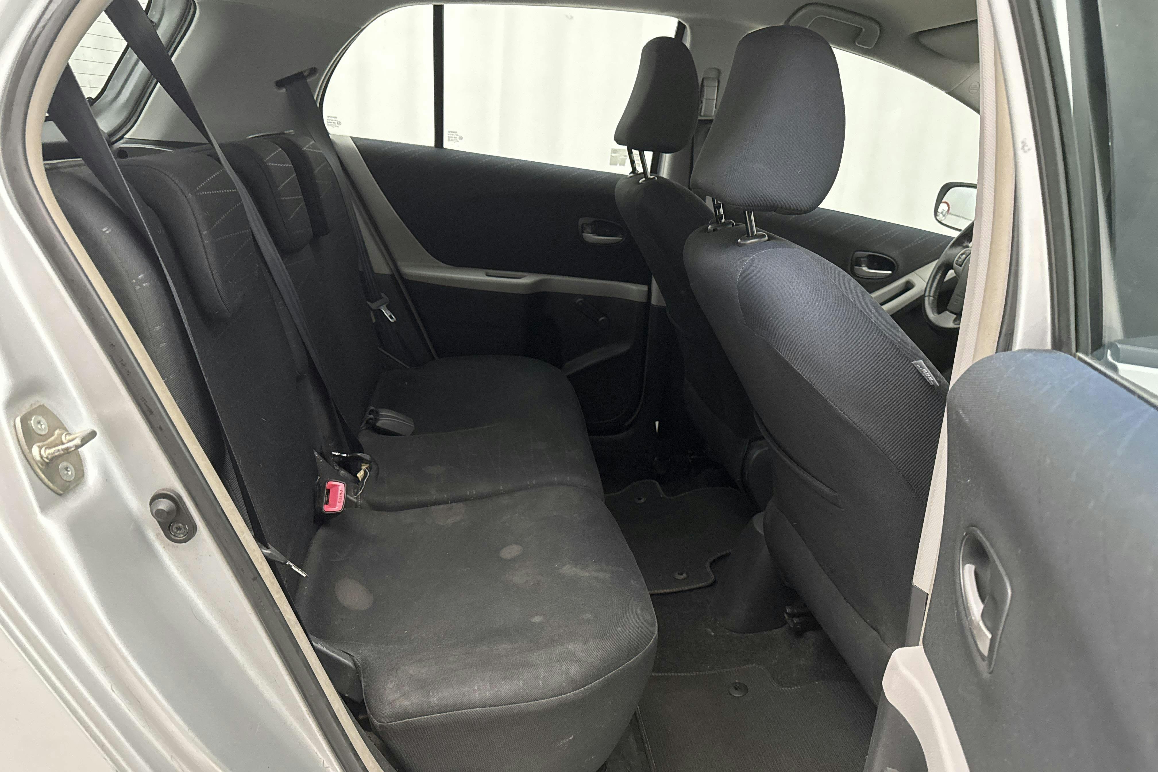 Toyota Yaris 1.3 5dr (87hk) - 218 470 km - Käsitsi - hõbe - 2007
