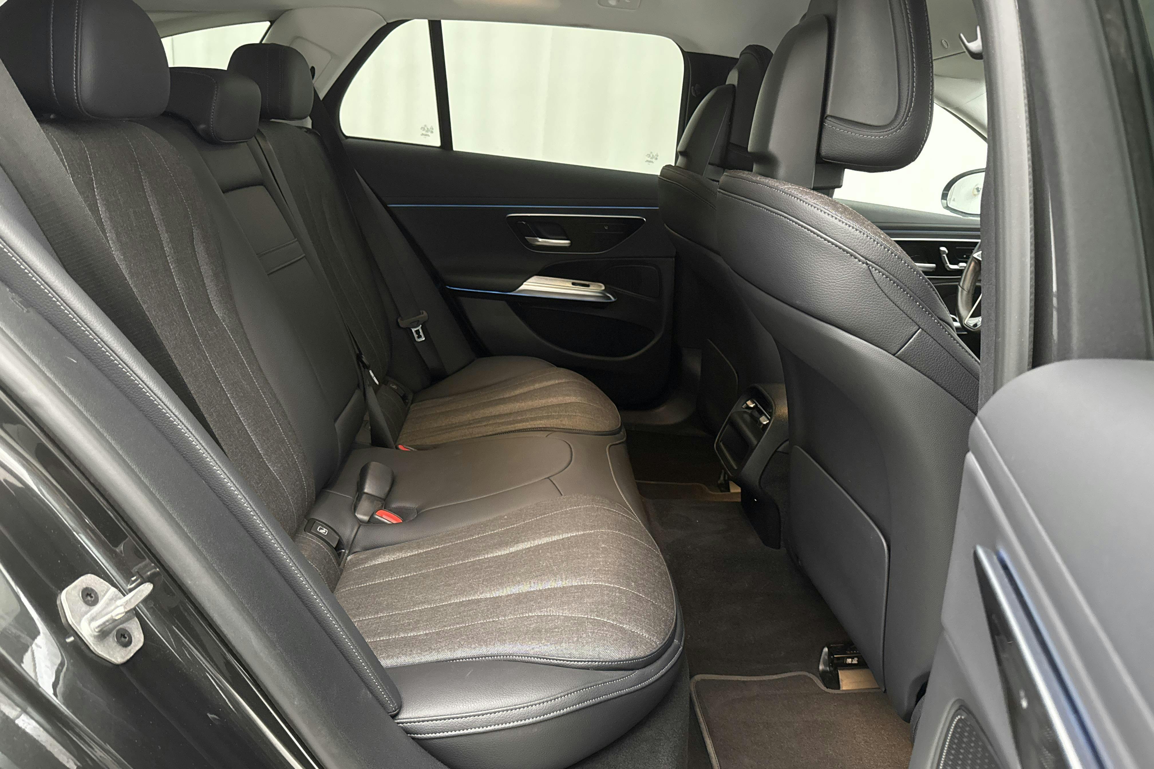 Mercedes E 300 de 4Matic Kombi S214 (313hk) - 28 490 km - Automaatne - hall - 2024