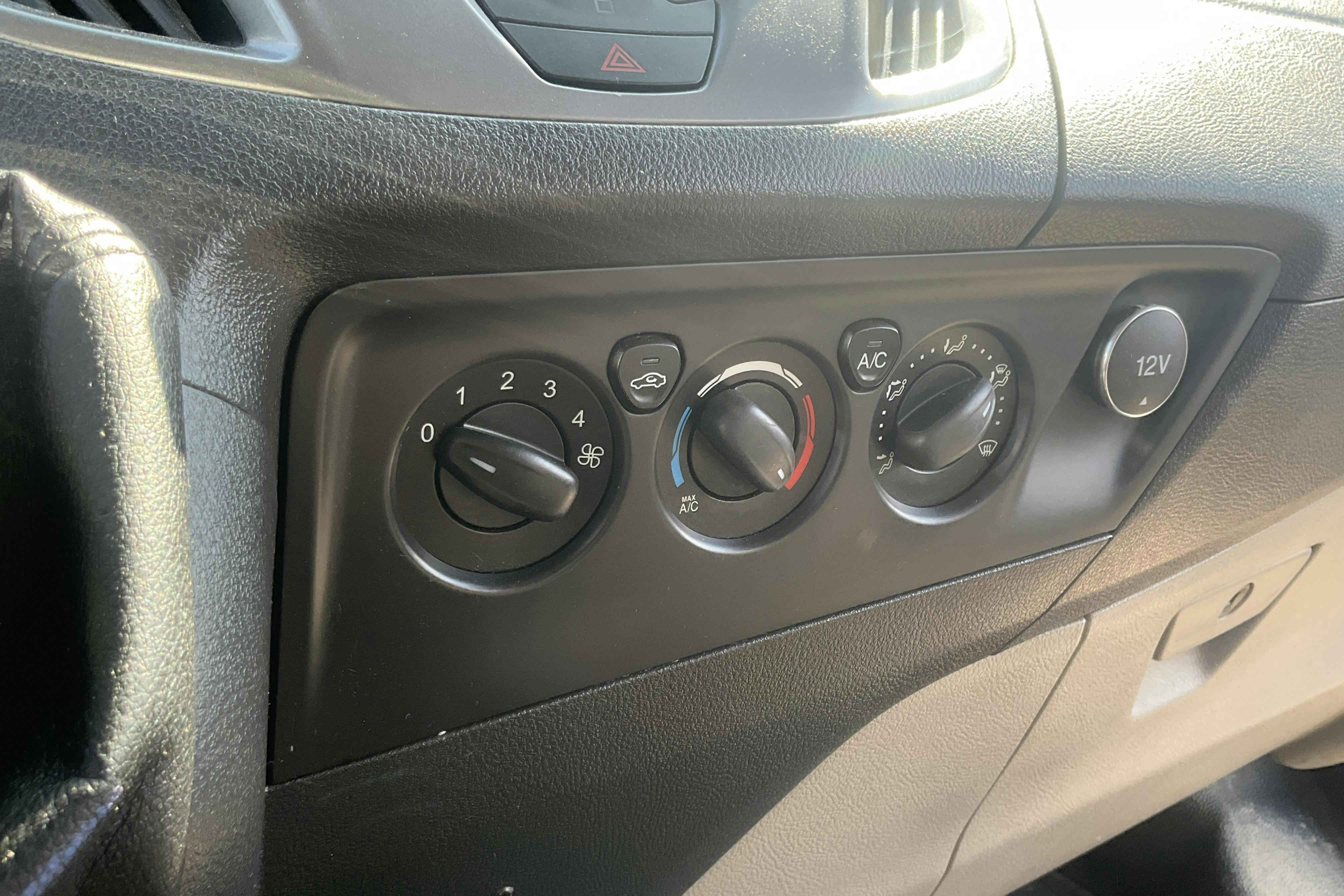 Ford Transit Custom 310 (155hk) - 224 430 km - Käsitsi - hall - 2014