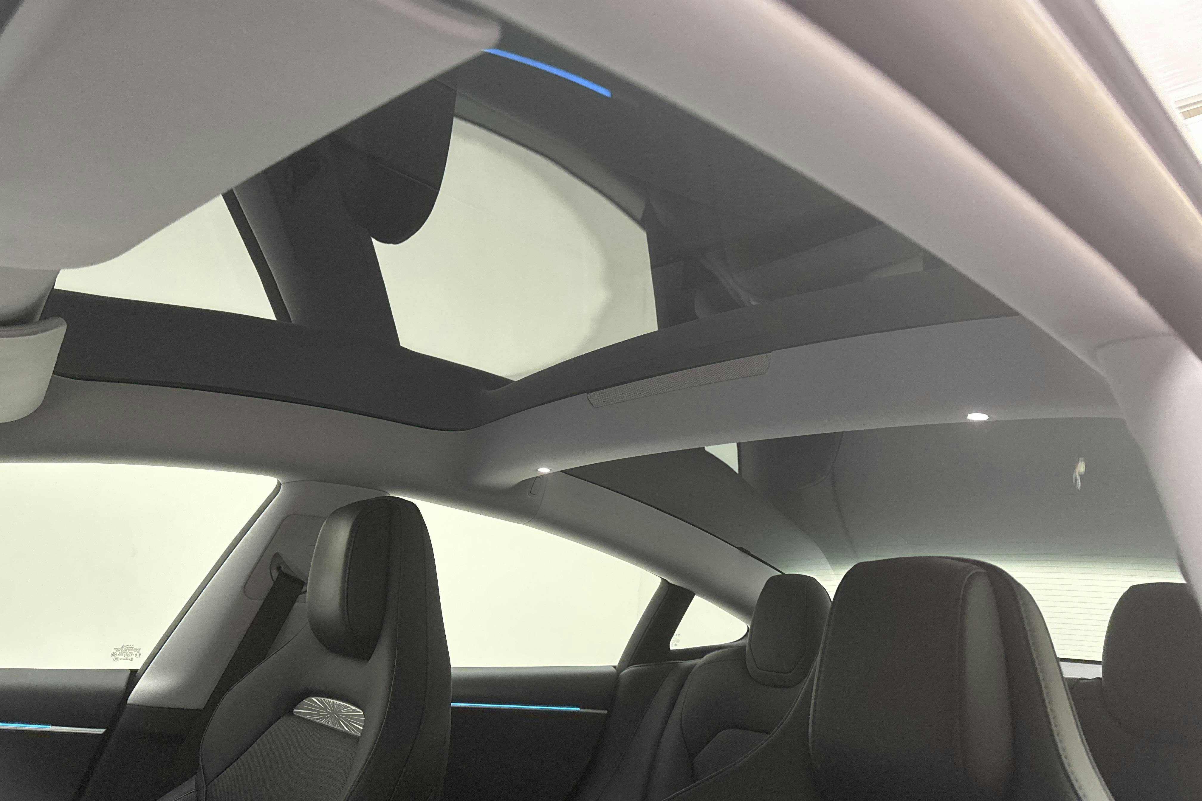 Tesla Model 3 Performance AWD - 10 320 km - Automaattinen - harmaa - 2024