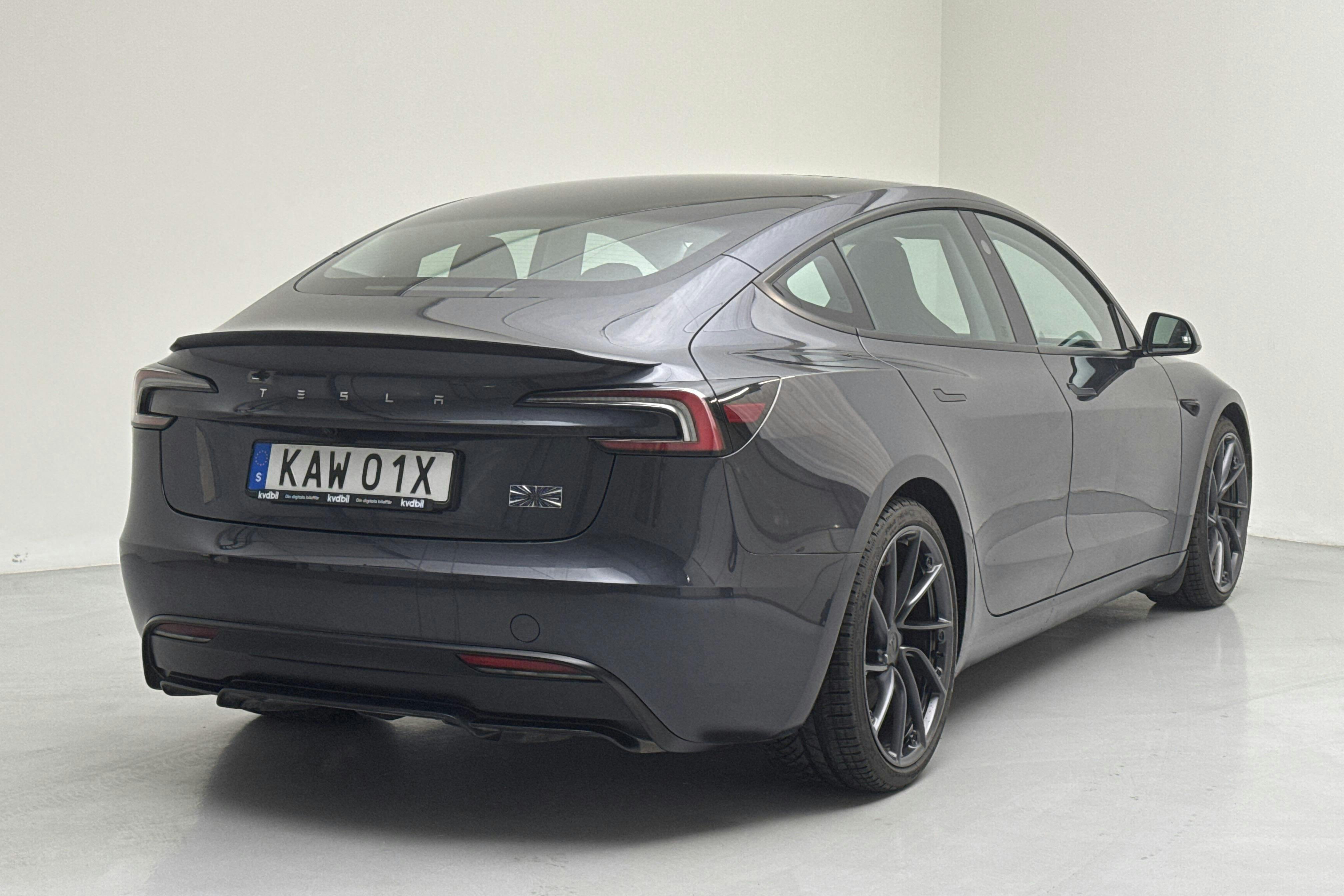 Tesla Model 3 Performance AWD - 10 320 km - Automaattinen - harmaa - 2024