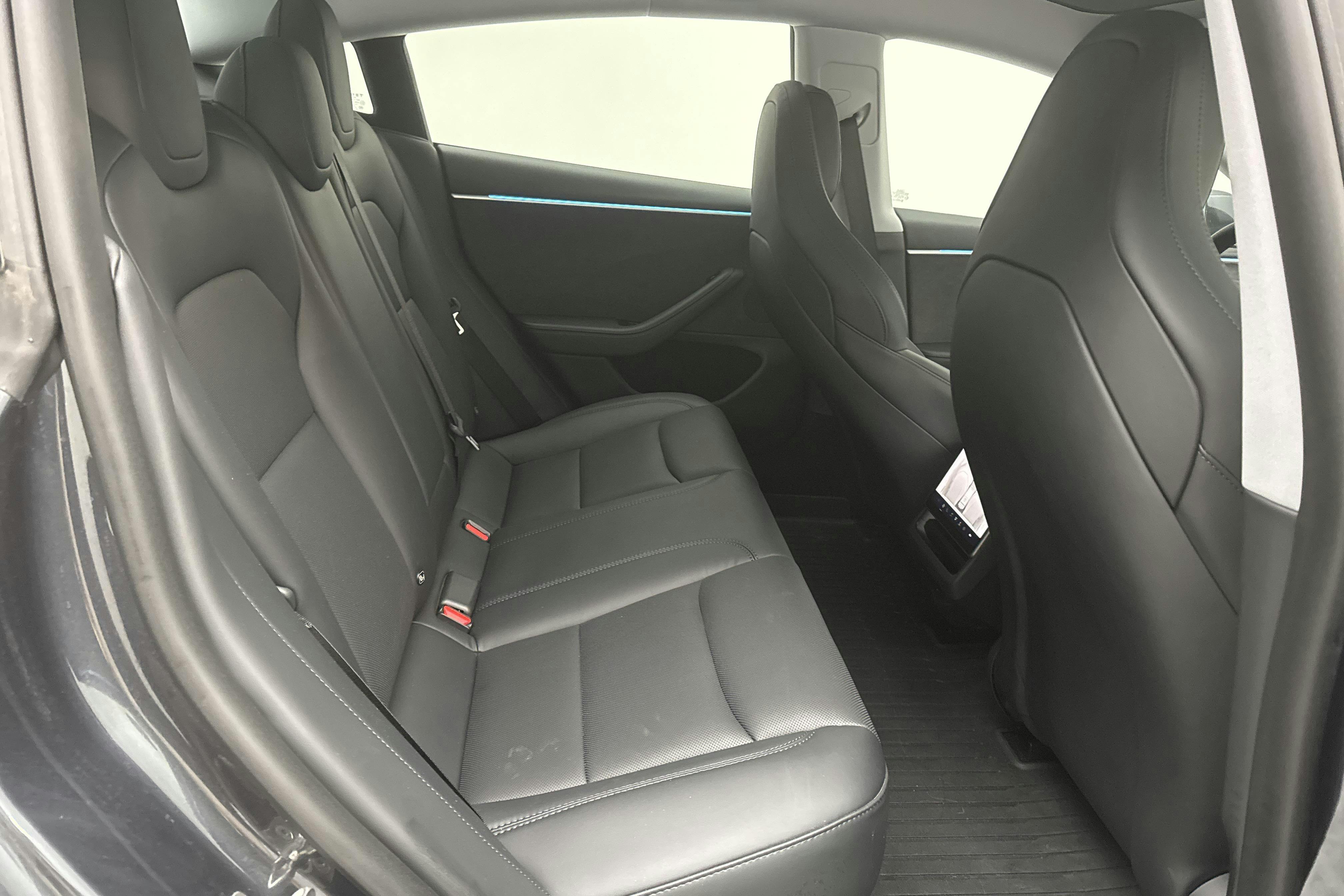 Tesla Model 3 Performance AWD - 10 320 km - Automaattinen - harmaa - 2024