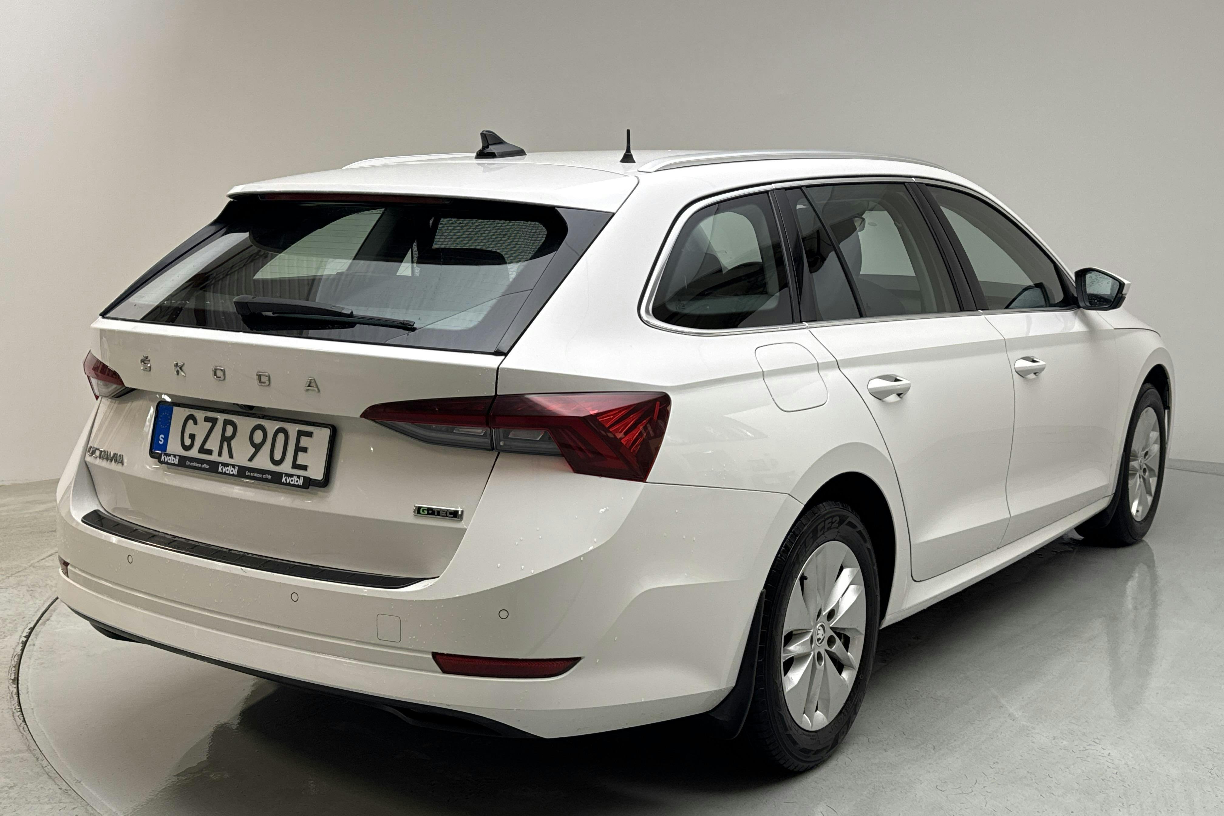 Skoda Octavia G-TEC 1.5 TSI Combi (130hk) - 235 400 km - Automatic - white - 2021