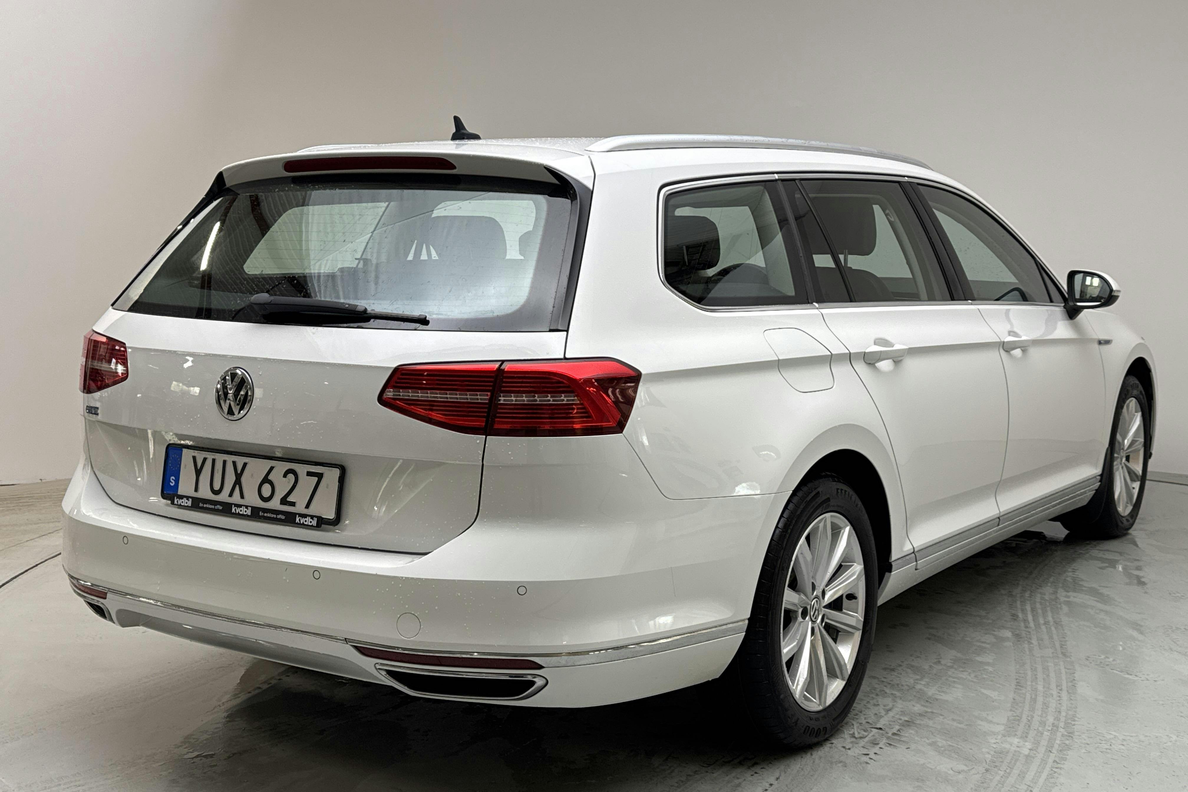 VW Passat 1.4 Plug-in-Hybrid Sportscombi (218hk) - 164 640 km - Automatic - white - 2018