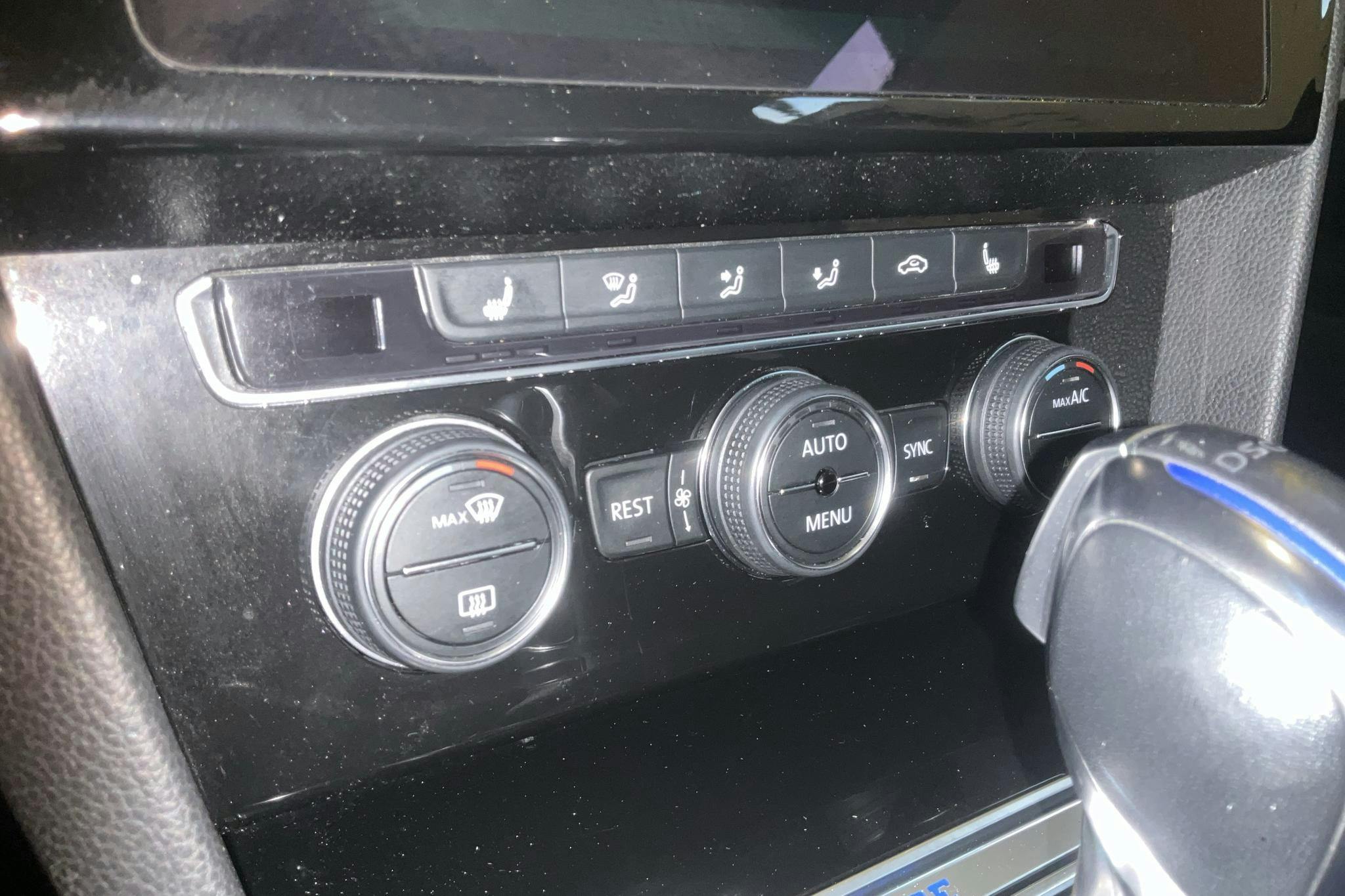 VW Passat 1.4 Plug-in-Hybrid Sportscombi (218hk) - 164 640 km - Automatic - white - 2018