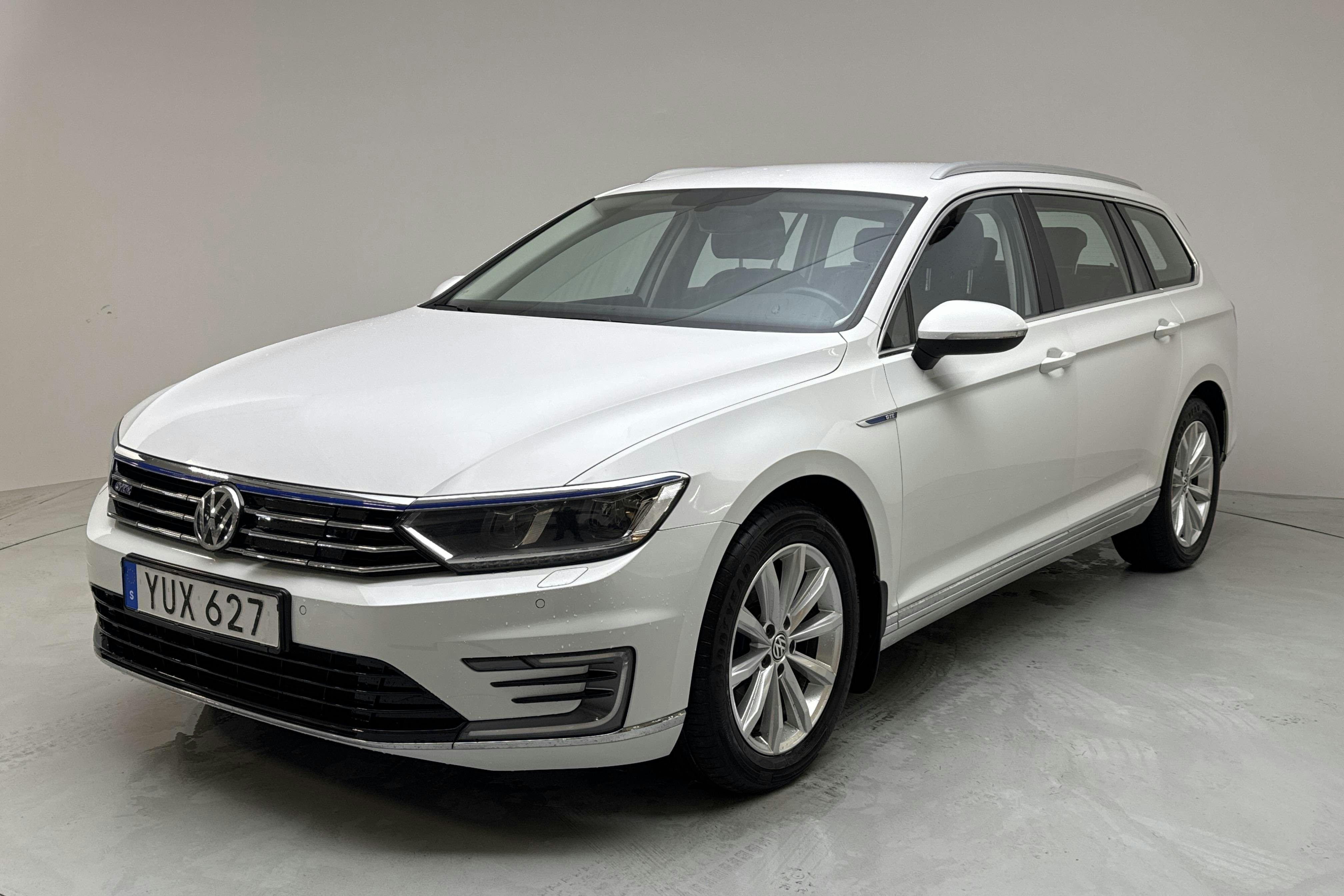 VW Passat 1.4 Plug-in-Hybrid Sportscombi (218hk) - 164 640 km - Automatic - white - 2018