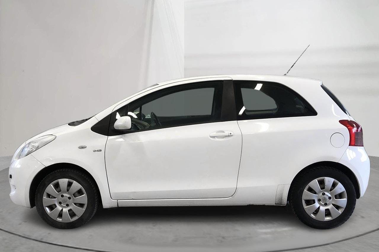 Toyota Yaris 1.4 D-4D 3dr (90hk) - 13 733 mil - Automat - vit - 2007