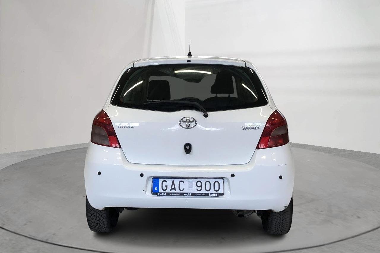 Toyota Yaris 1.4 D-4D 3dr (90hk) - 13 733 mil - Automat - vit - 2007