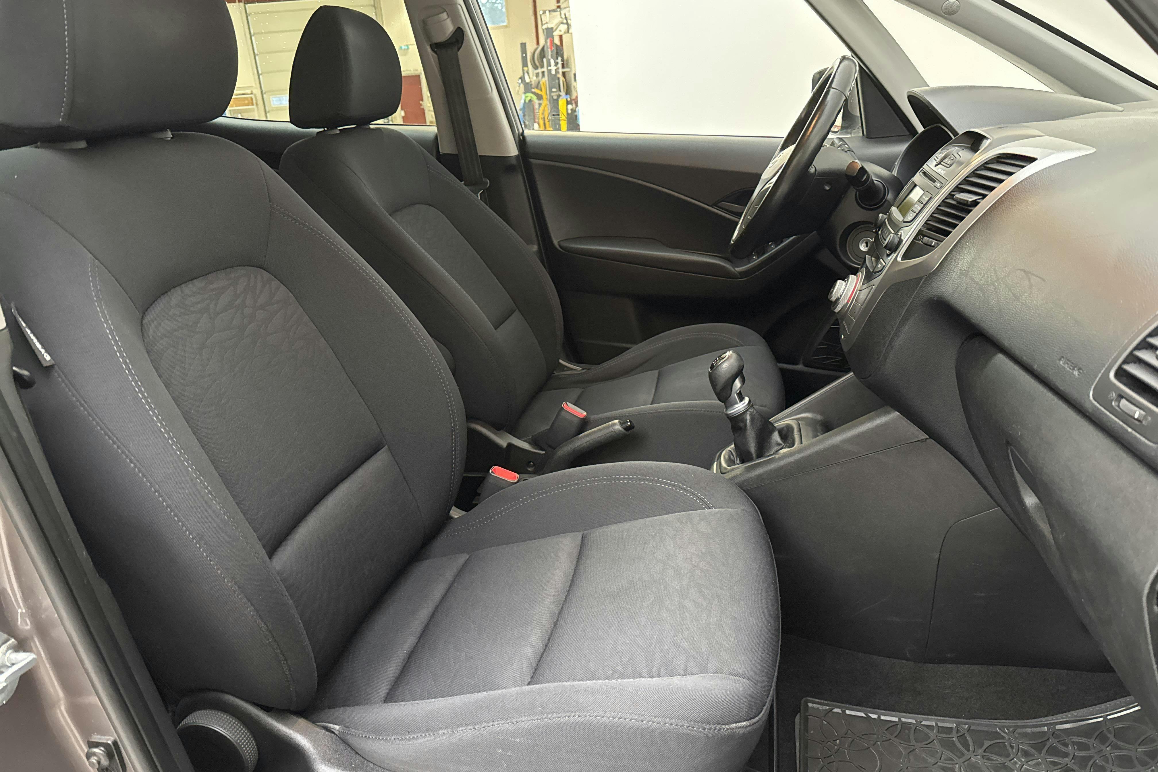 Hyundai ix20 1.6 CRDi (115hk) - 16 281 mil - Manuell - Light Brown - 2013