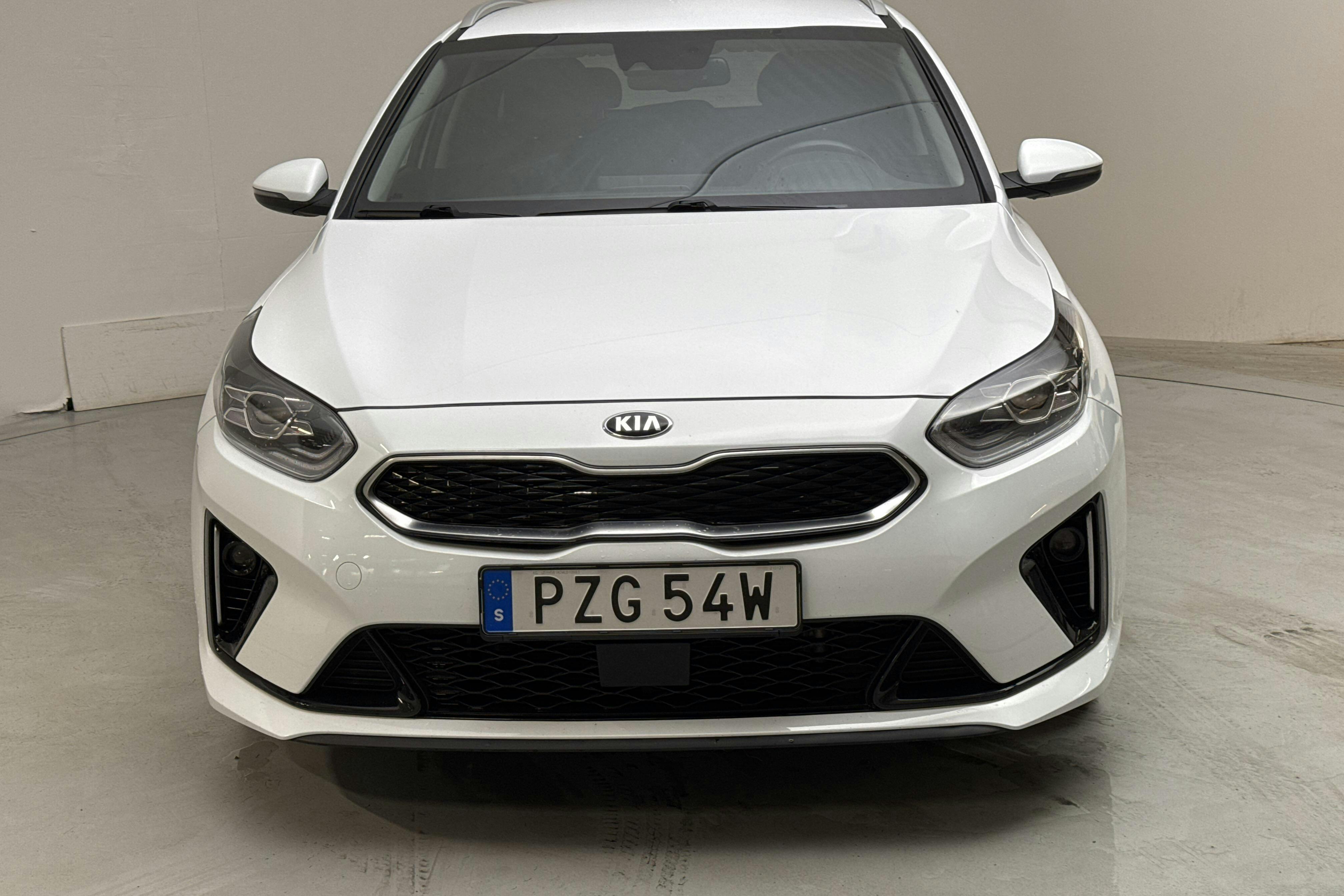 KIA Ceed 1.6 Plug-in Hybrid SW (141hk) - 46 580 km - Automaatne - valge - 2021