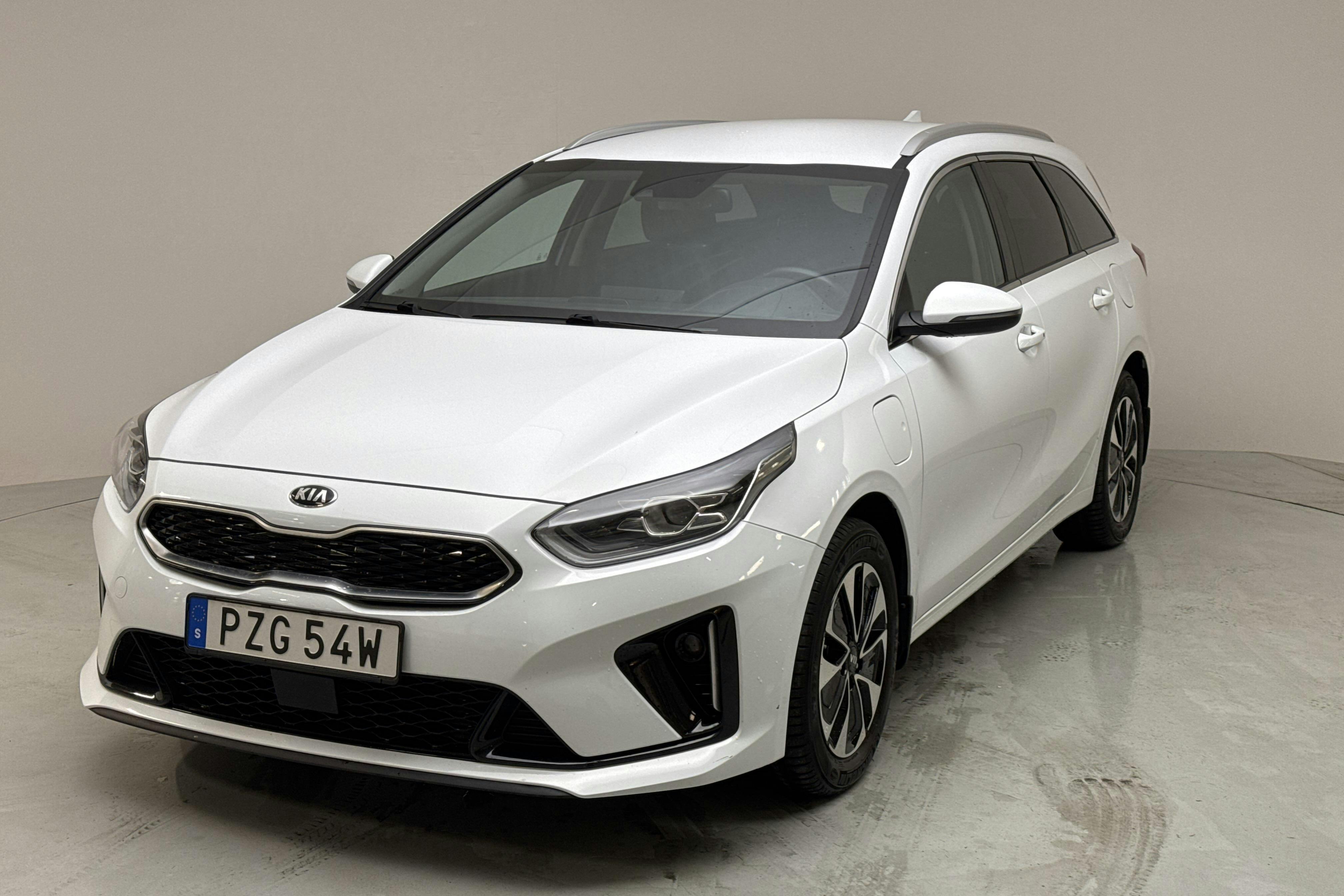 KIA Ceed 1.6 Plug-in Hybrid SW (141hk) - 46 580 km - Automaatne - valge - 2021