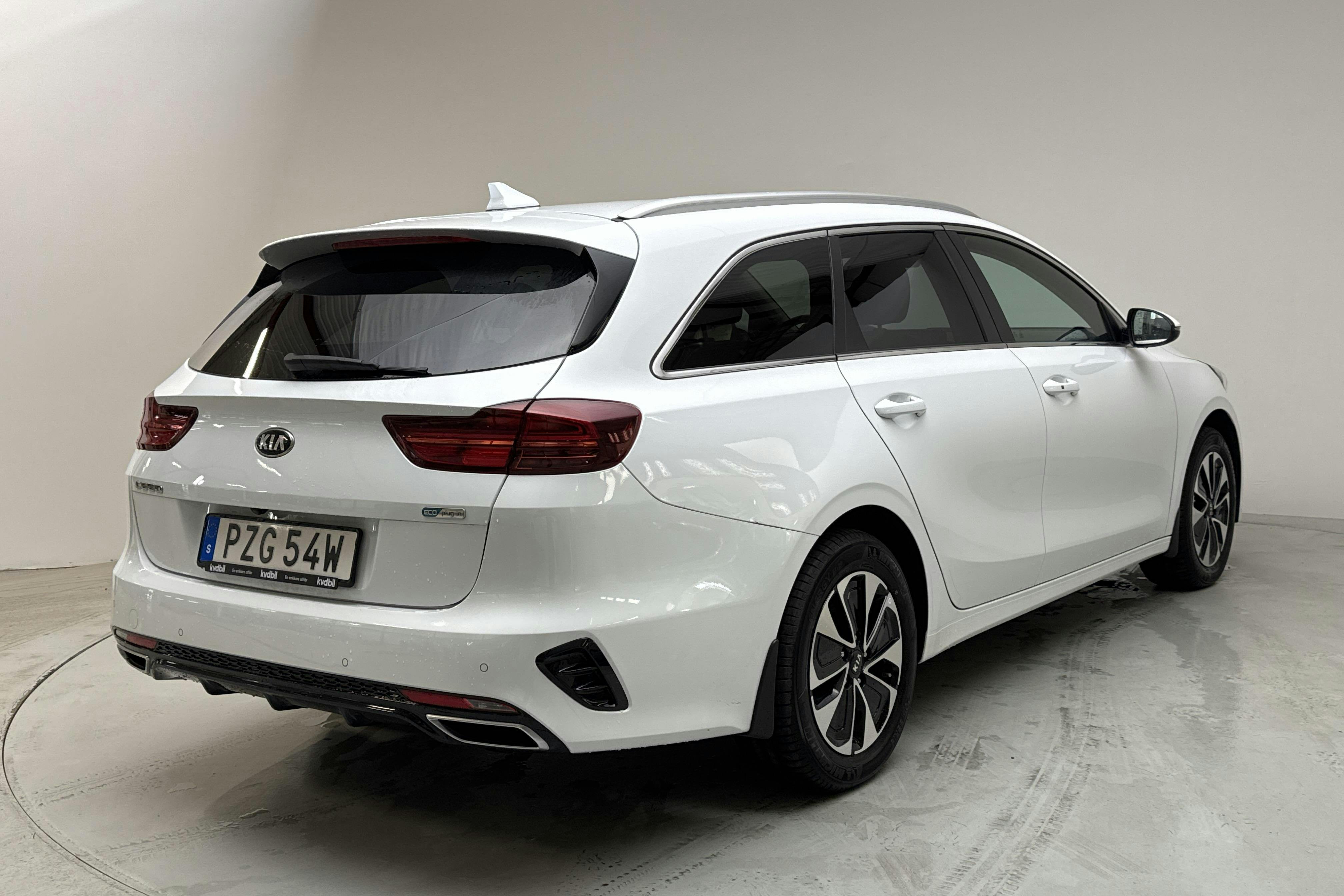 KIA Ceed 1.6 Plug-in Hybrid SW (141hk) - 46 580 km - Automaatne - valge - 2021
