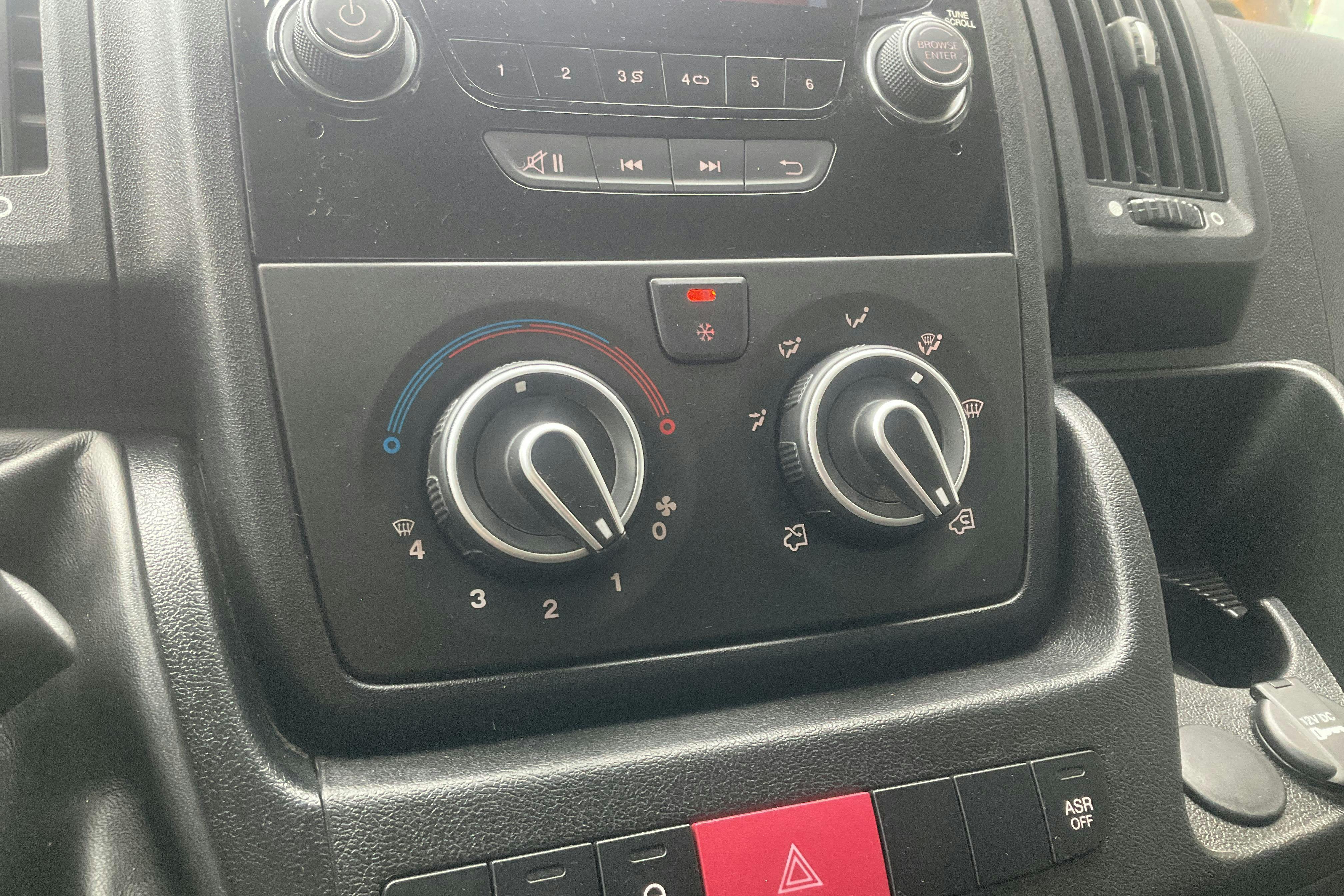 Peugeot Boxer 335 Dubbelhytt 2.0 BlueHDi 4x4 (165hk) - 206 480 km - Käsitsi - must - 2017