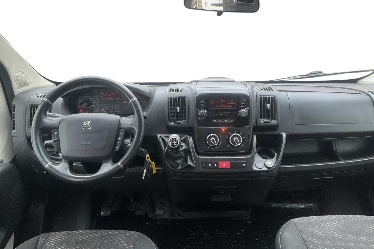 Peugeot Boxer 335 Dubbelhytt 2.0 BlueHDi 4x4 (165hk) - 206 480 km - Käsitsi - must - 2017