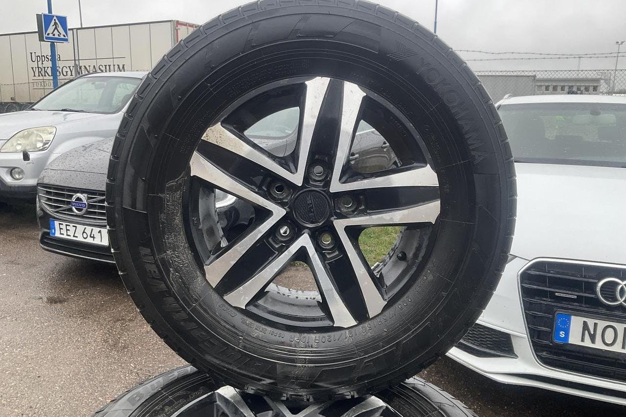 Peugeot Boxer 335 Dubbelhytt 2.0 BlueHDi 4x4 (165hk) - 206 480 km - Käsitsi - must - 2017