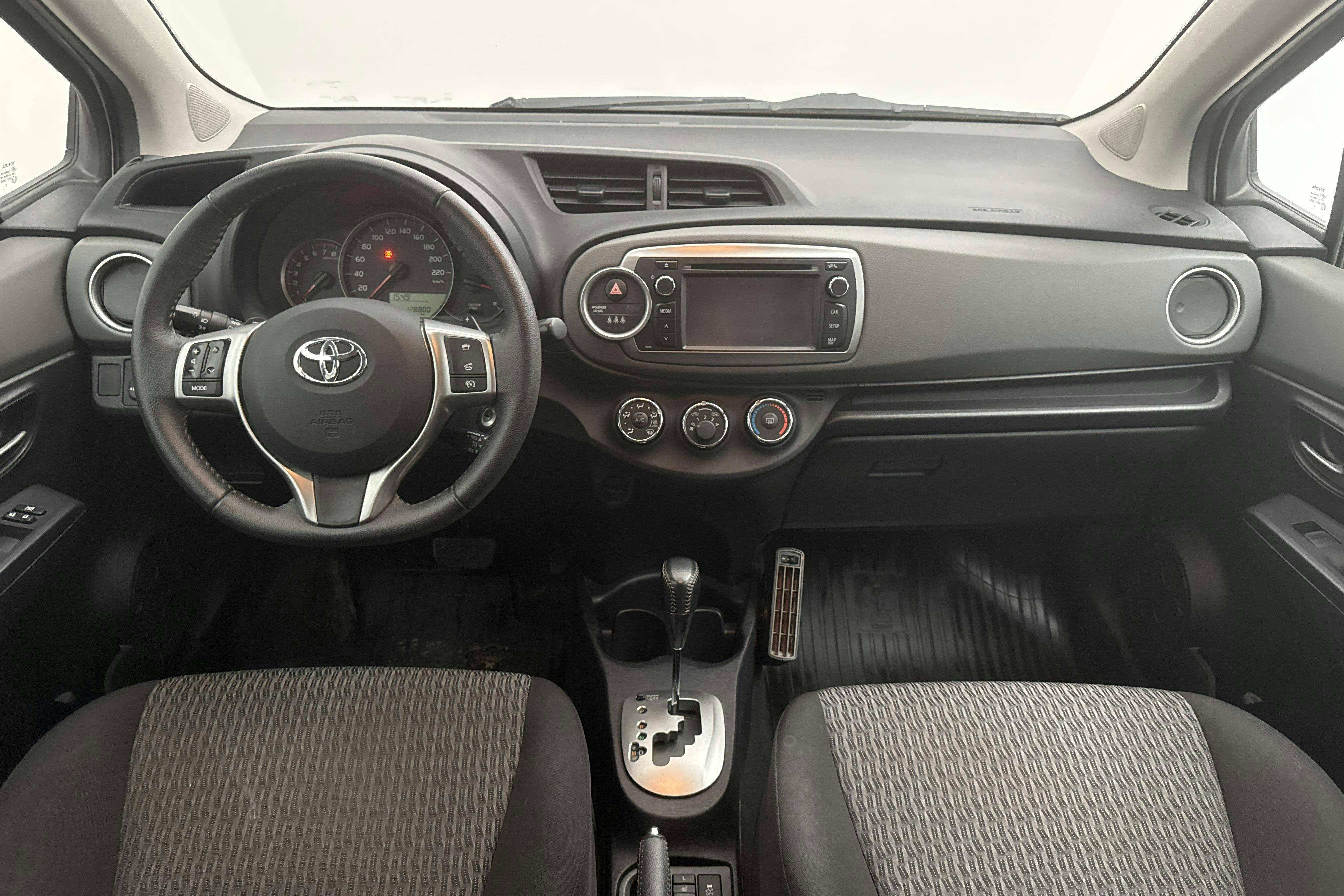 Toyota Yaris 1.33 5dr (100hk) - 12 880 mil - Automat - silver - 2014