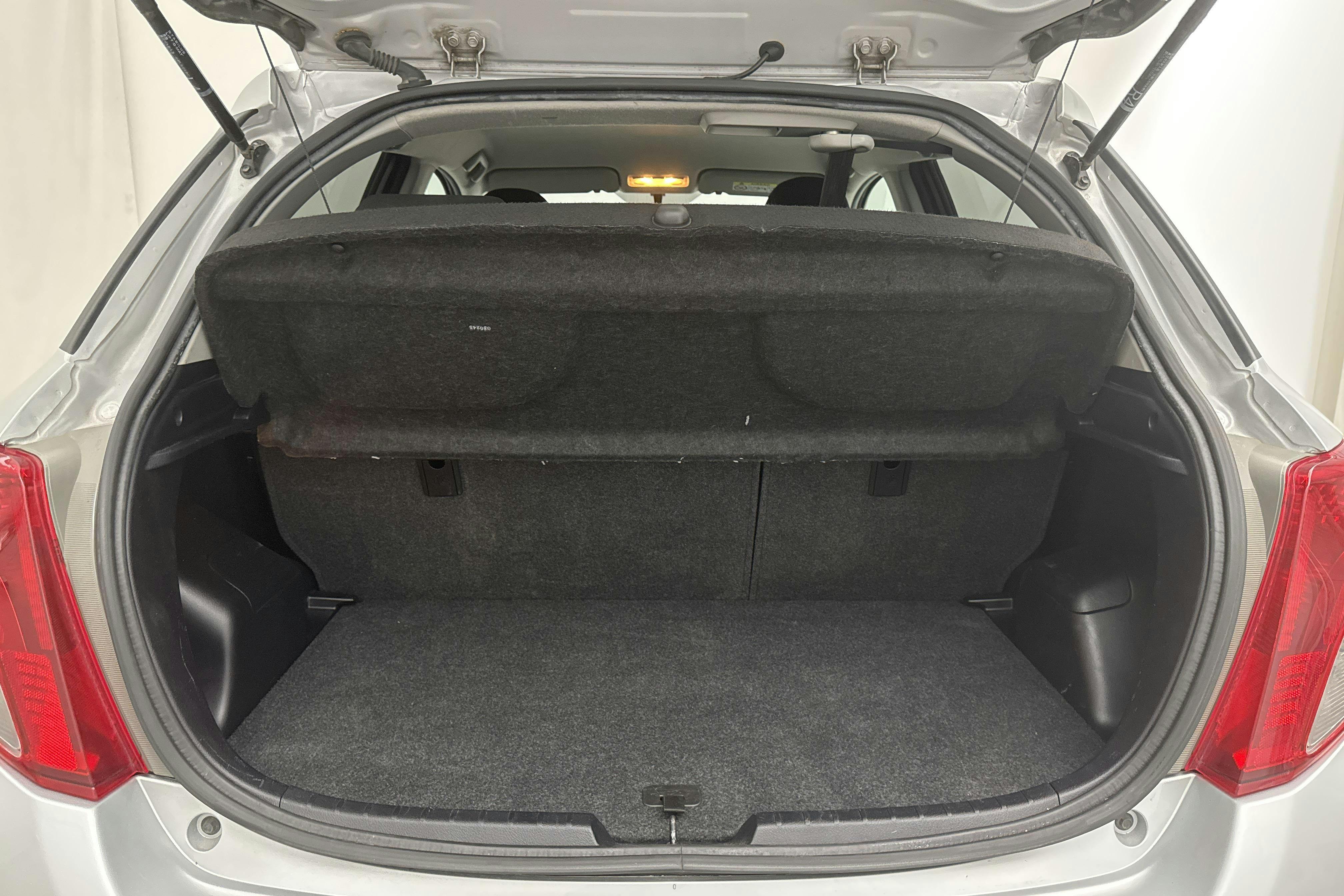 Toyota Yaris 1.33 5dr (100hk) - 12 880 mil - Automat - silver - 2014