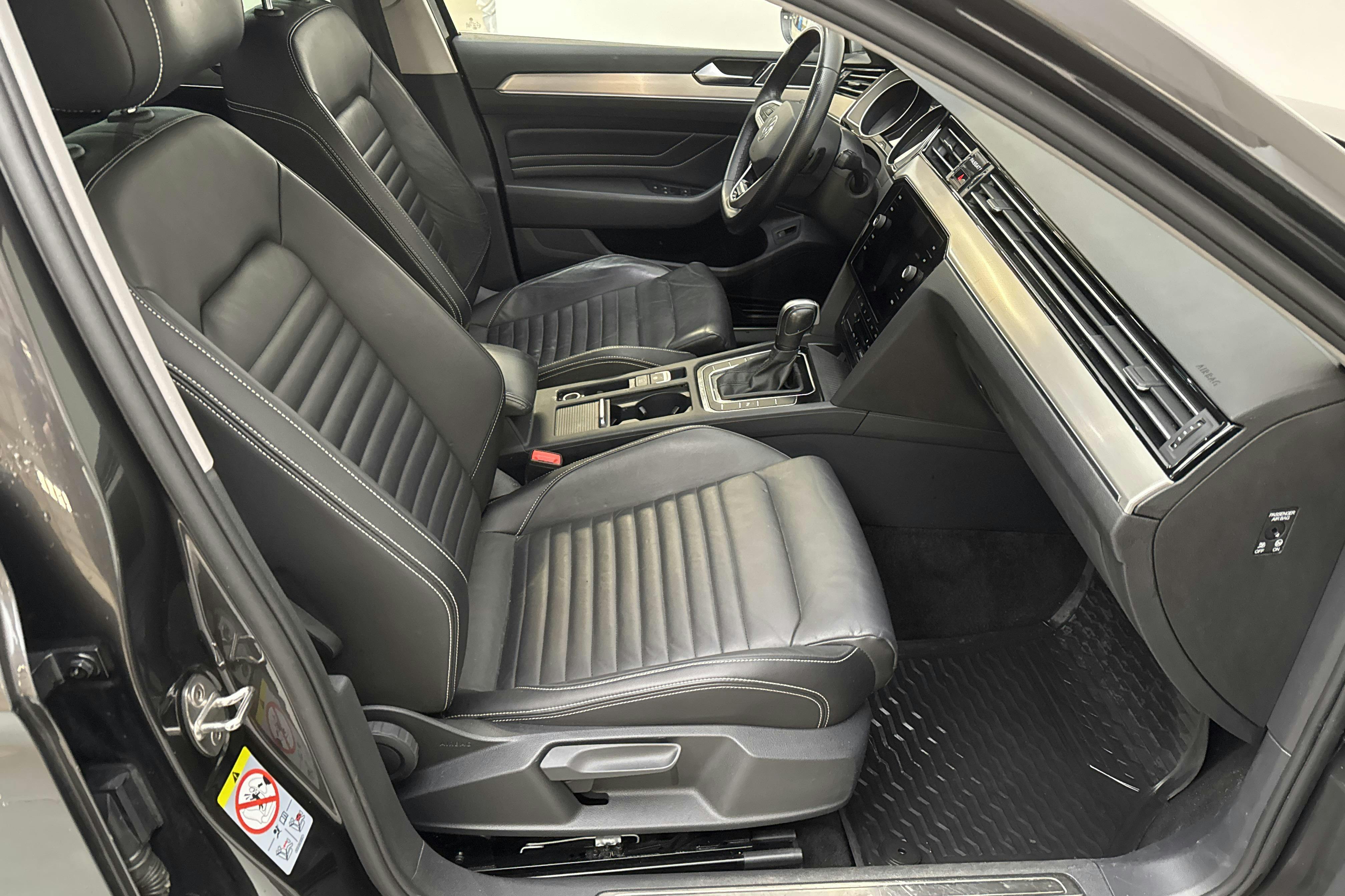 VW Passat Alltrack 2.0 TDI Sportscombi 4Motion (200hk) - 127 610 km - Automatic - Dark Grey - 2022