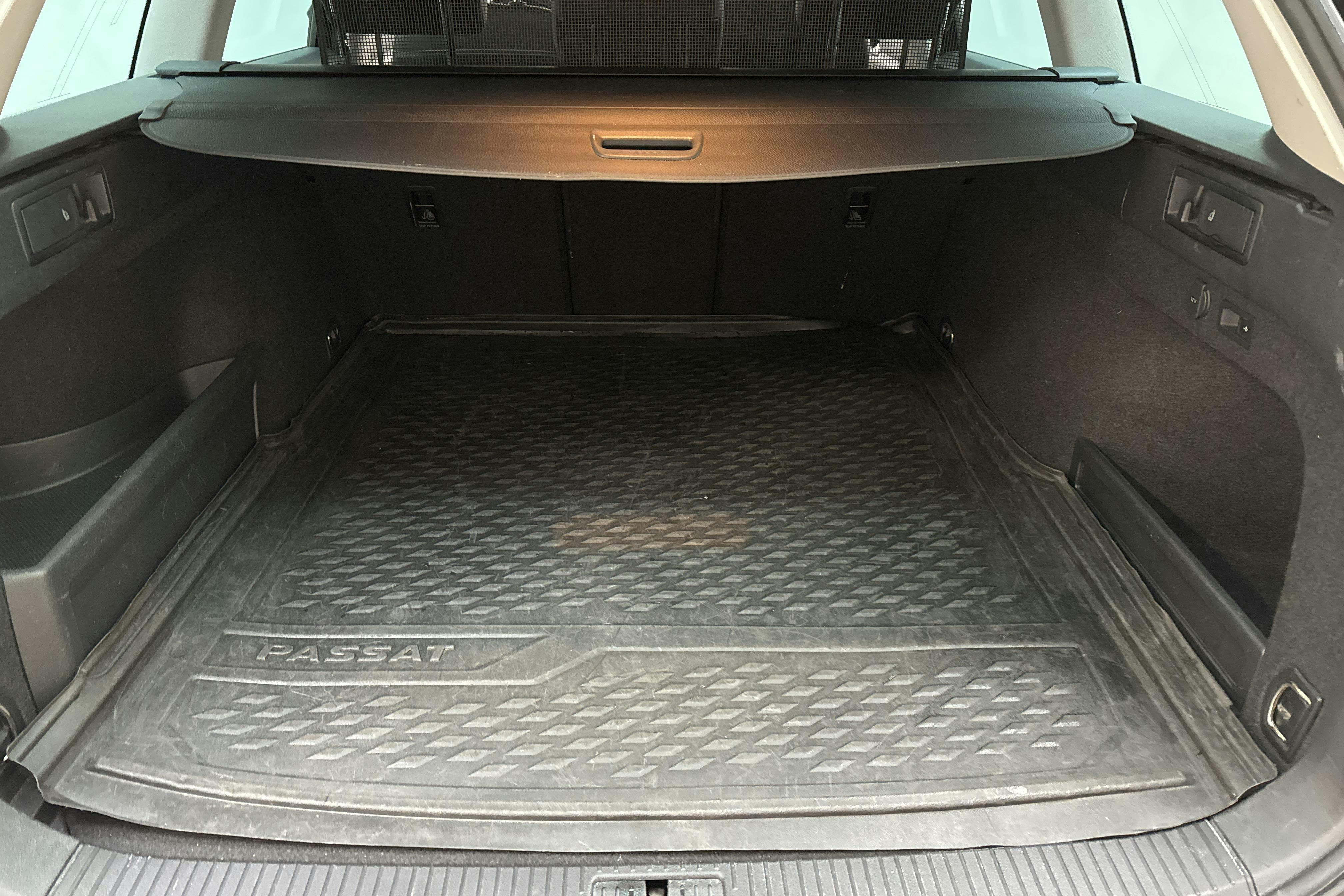 VW Passat Alltrack 2.0 TDI Sportscombi 4Motion (200hk) - 127 610 km - Automatic - Dark Grey - 2022