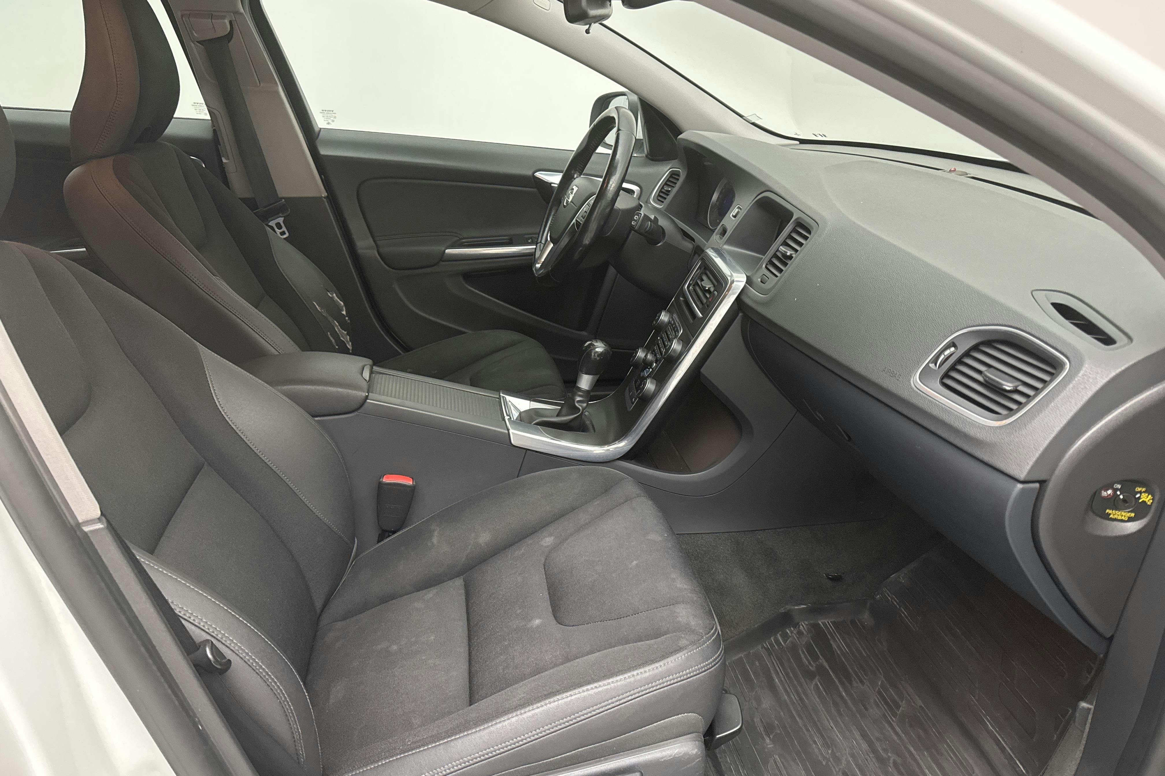 Volvo V60 D2 (115hk) - 28 818 mil - Manuell - vit - 2013