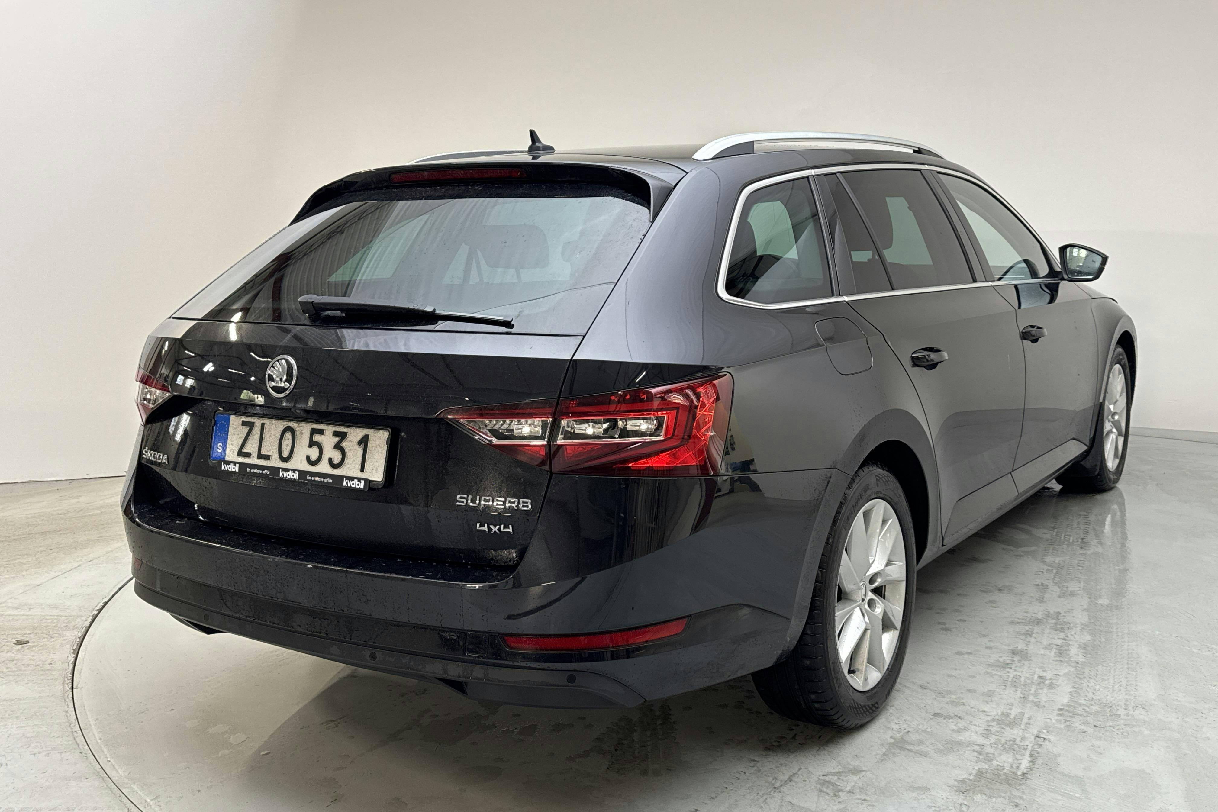 Skoda Superb 2.0 TDI 4x4 Kombi (190hk) - 21 054 mil - Automat - svart - 2019