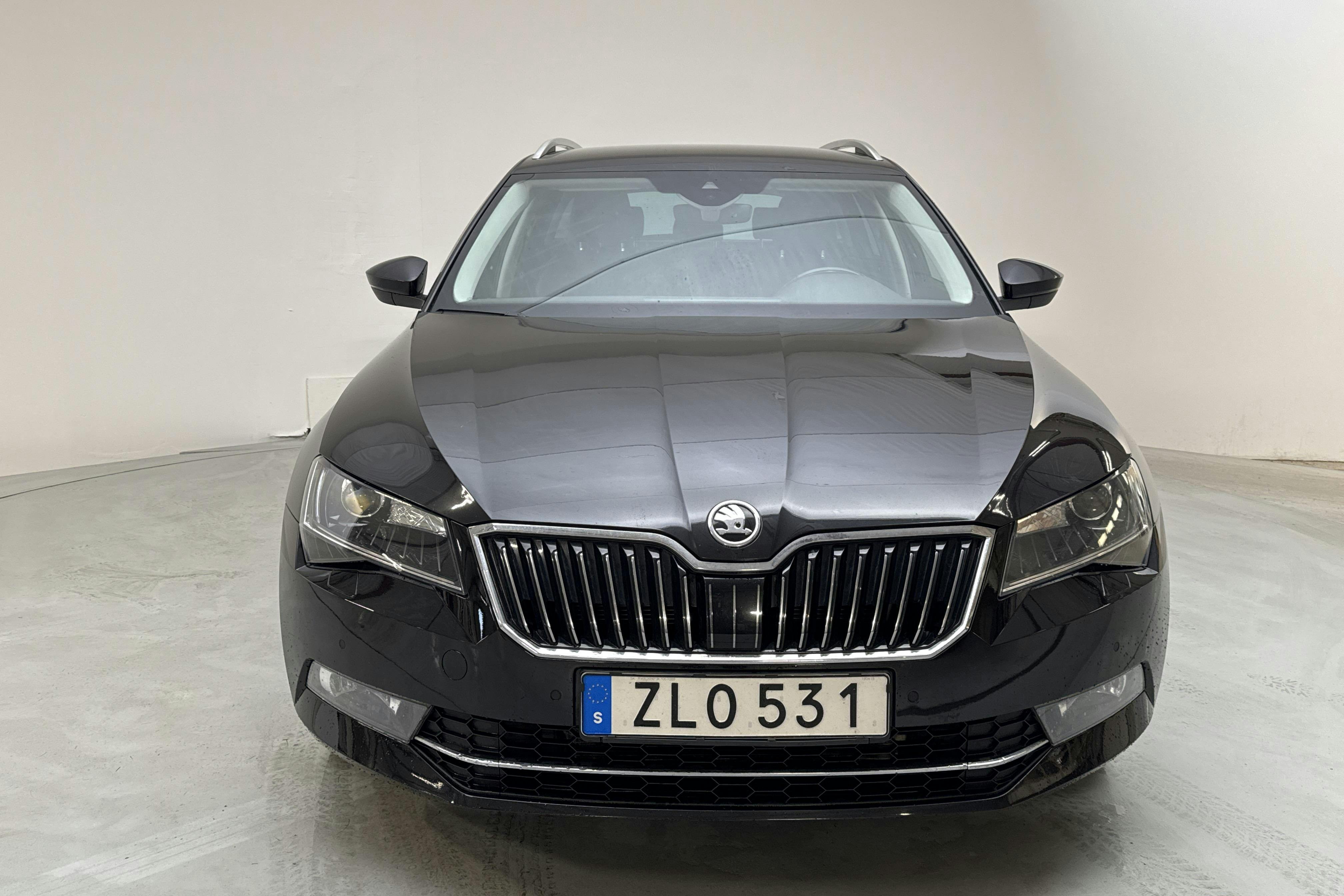 Skoda Superb 2.0 TDI 4x4 Kombi (190hk) - 21 054 mil - Automat - svart - 2019