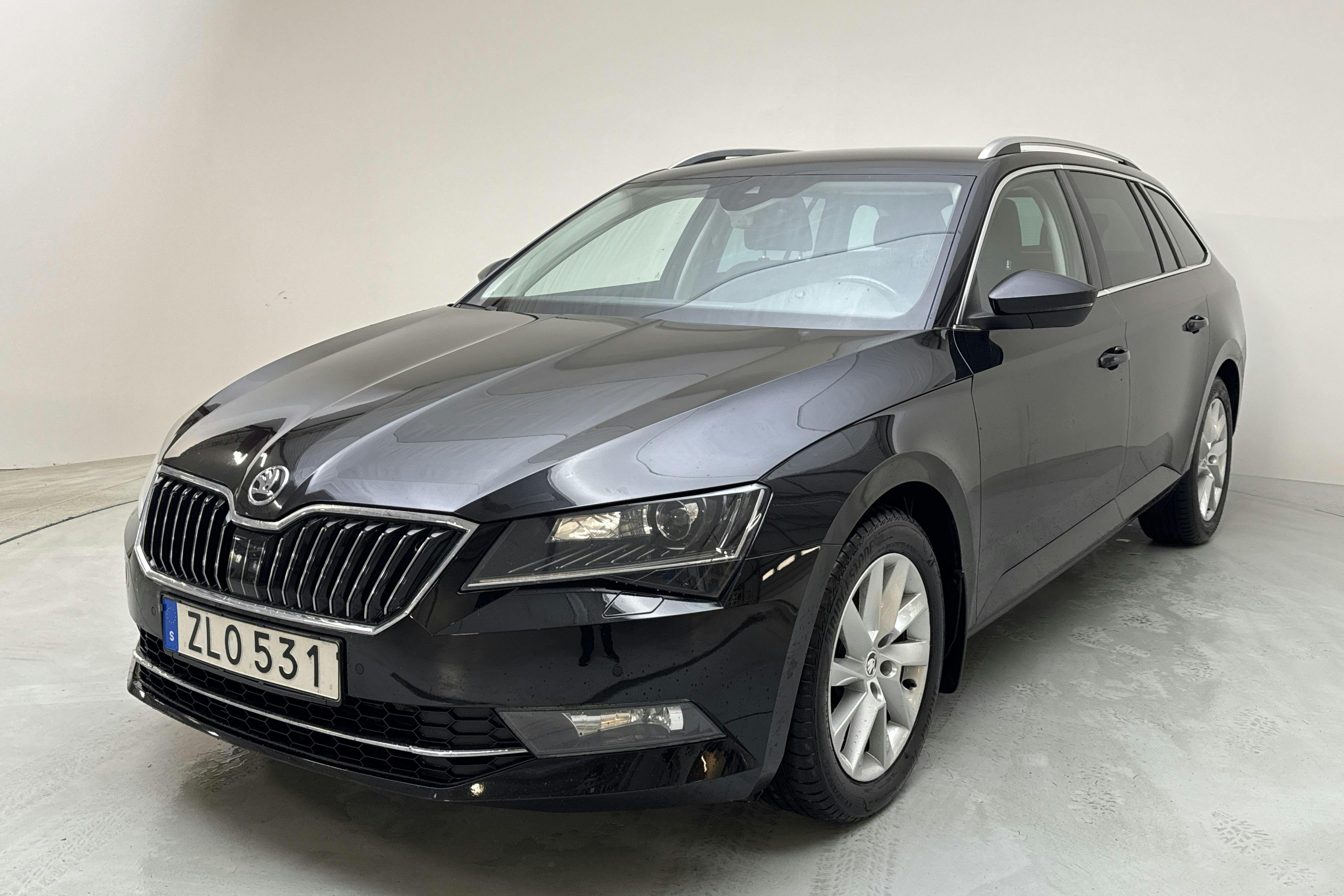 Skoda Superb 2.0 TDI 4x4 Kombi (190hk) - 21 054 mil - Automat - svart - 2019