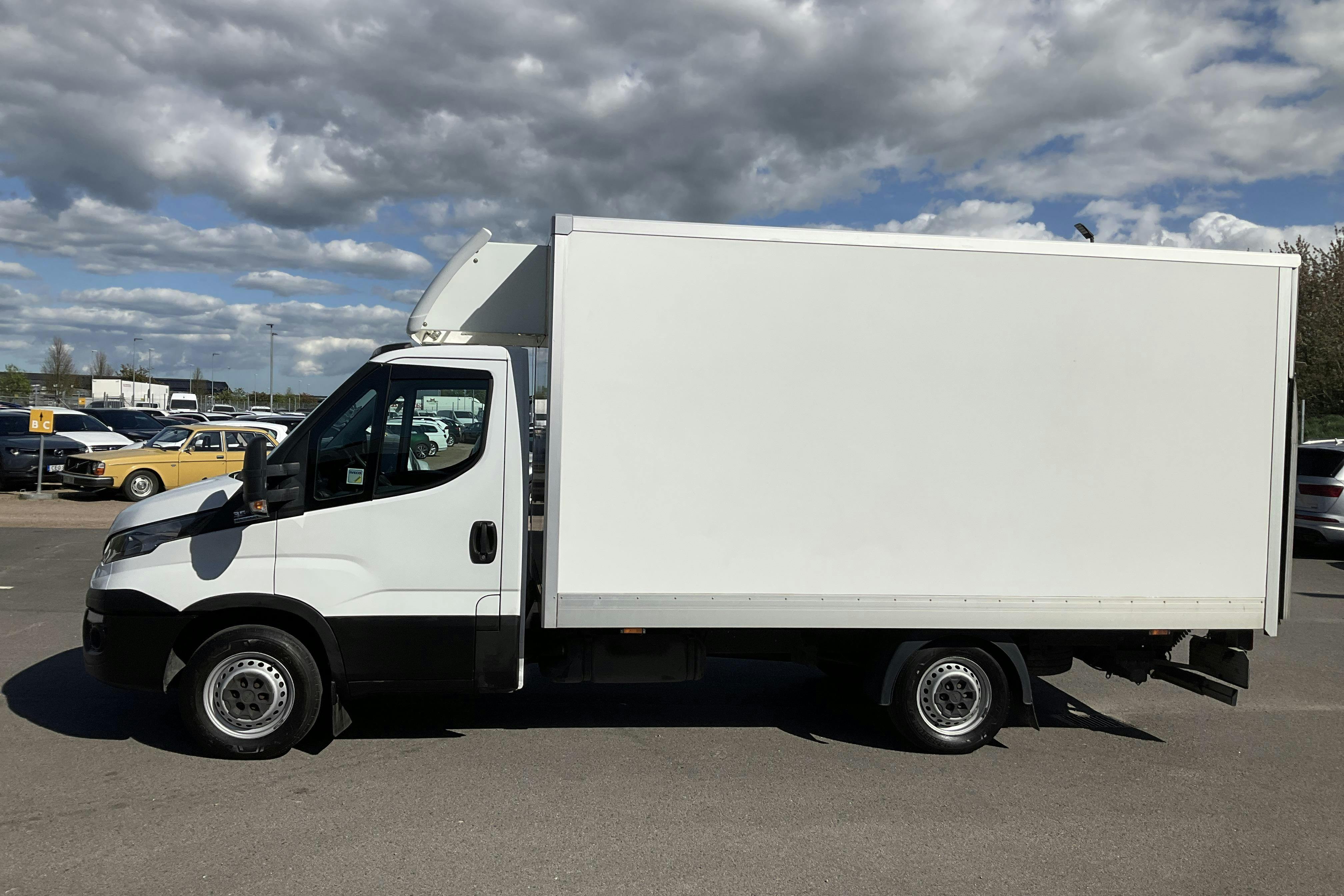 Iveco Daily 35 2.3 Volymskåp (136hk) - 11 002 mil - Automat - vit - 2017