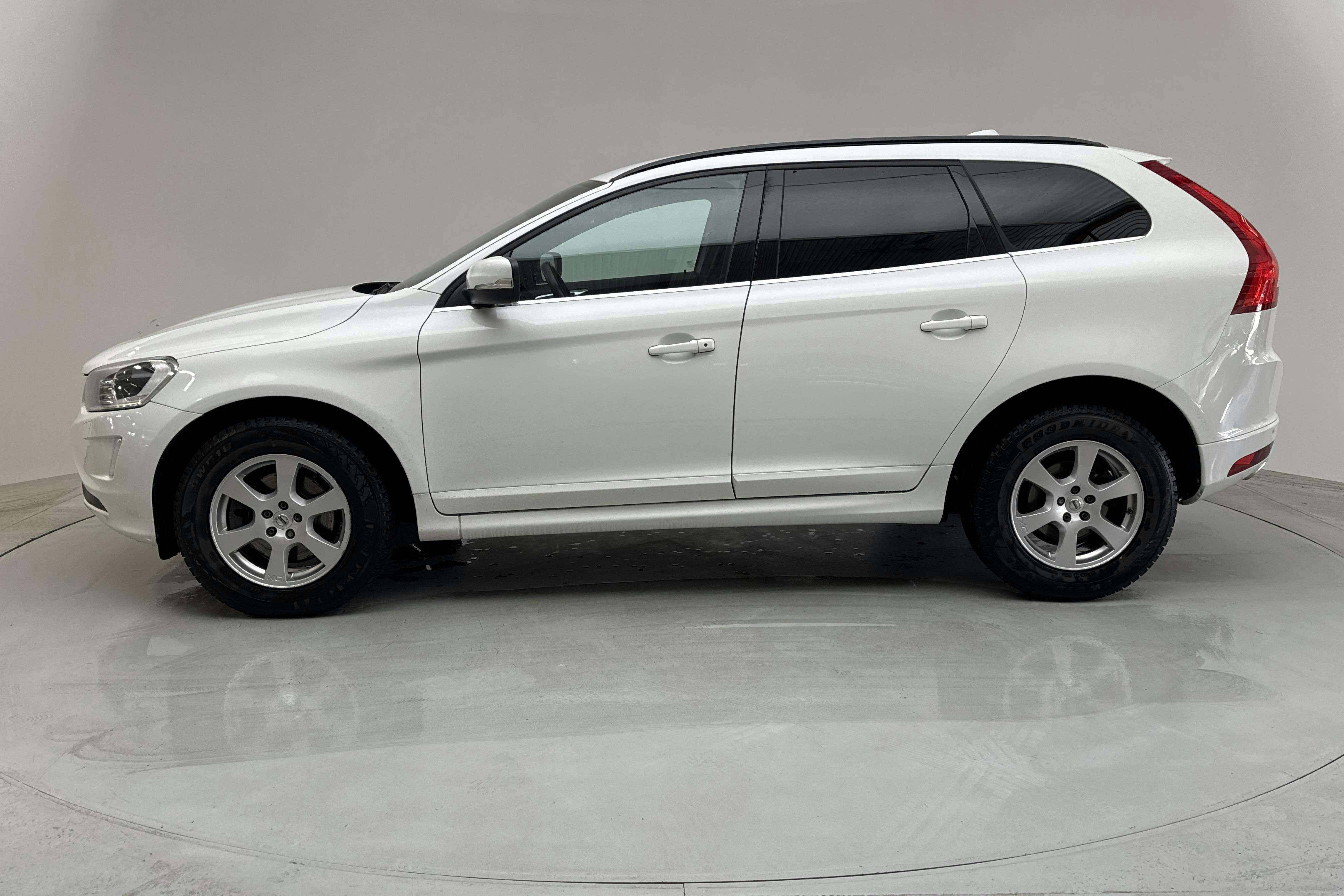 Volvo XC60 D4 2WD (190hk) - 196 170 km - Automatic - white - 2017
