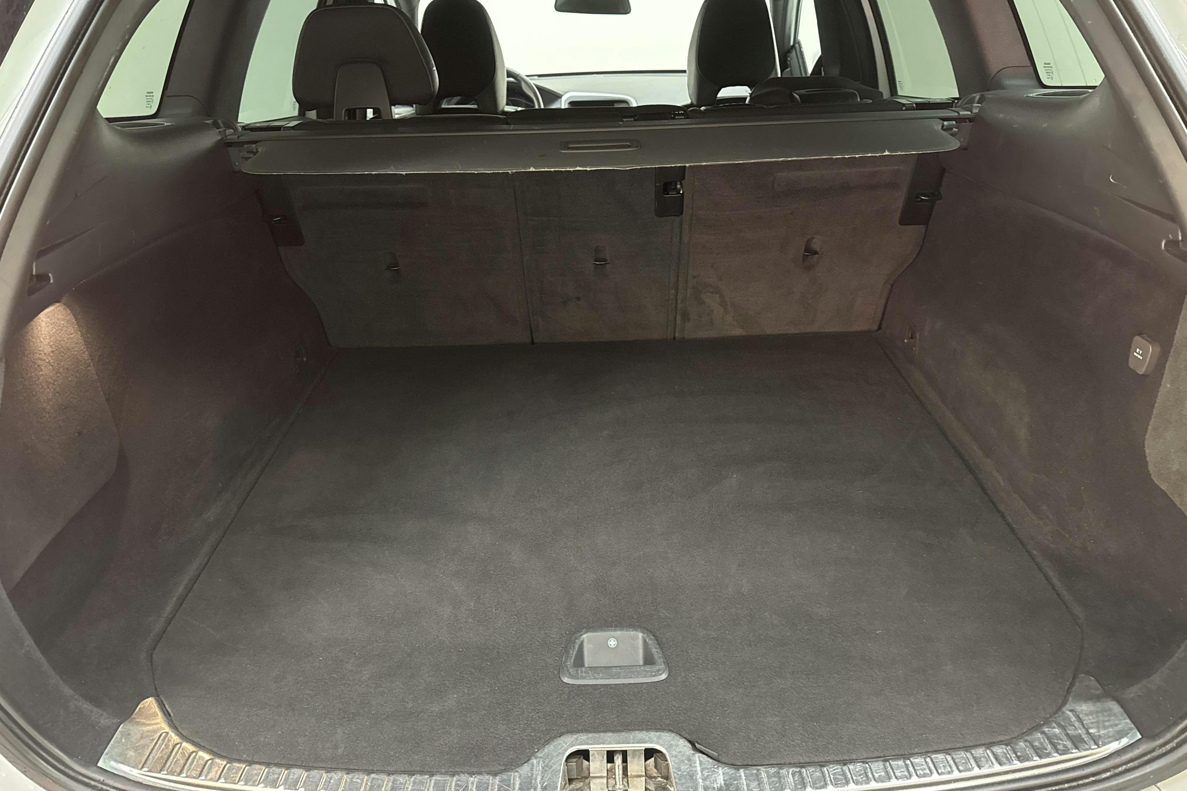 Volvo XC60 D4 2WD (190hk) - 196 170 km - Automatic - white - 2017