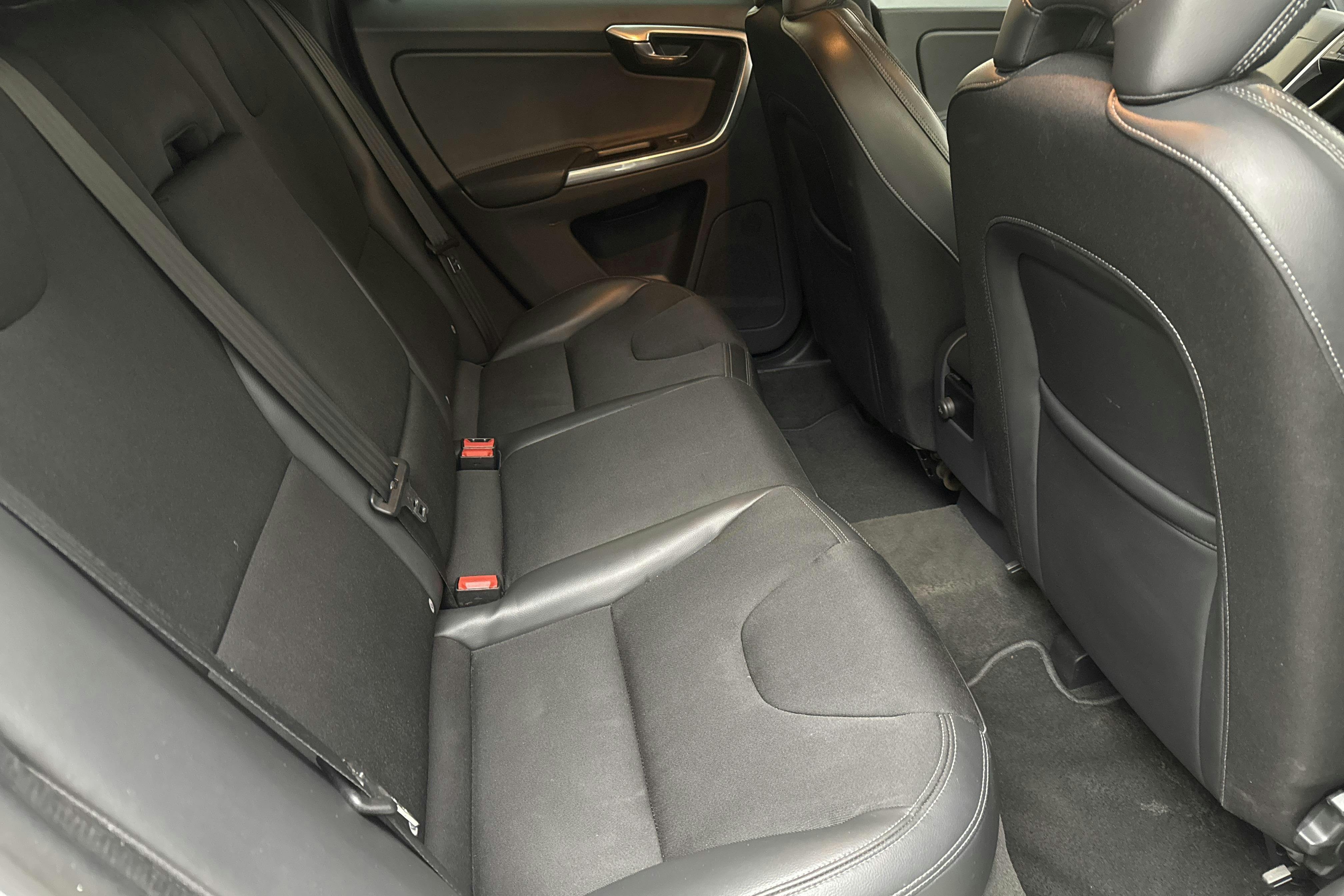 Volvo XC60 D4 2WD (190hk) - 196 170 km - Automatic - white - 2017