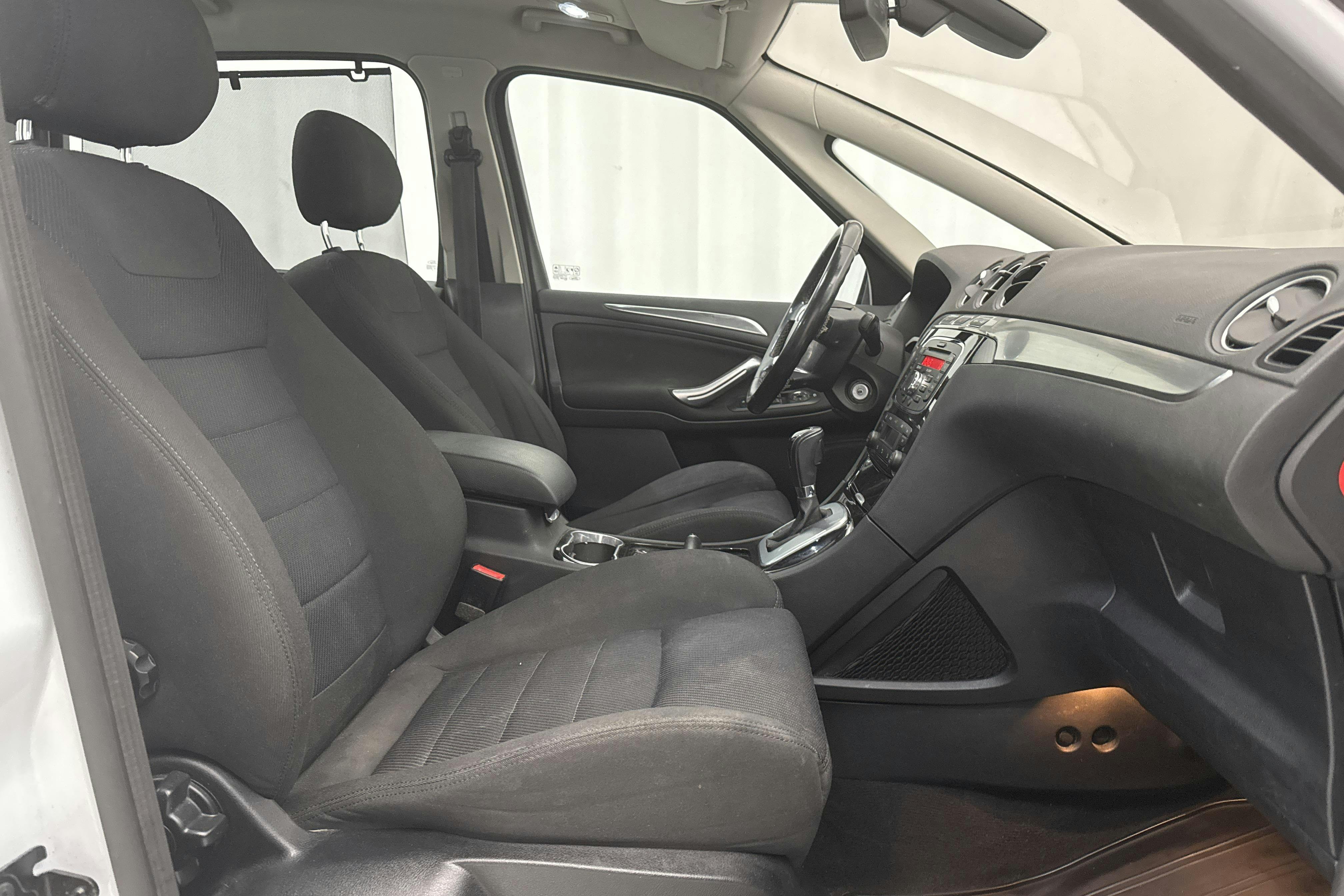 Ford S-MAX 2.0 Duratorq TDCi (140hk) - 146 980 km - Automaatne - valge - 2011
