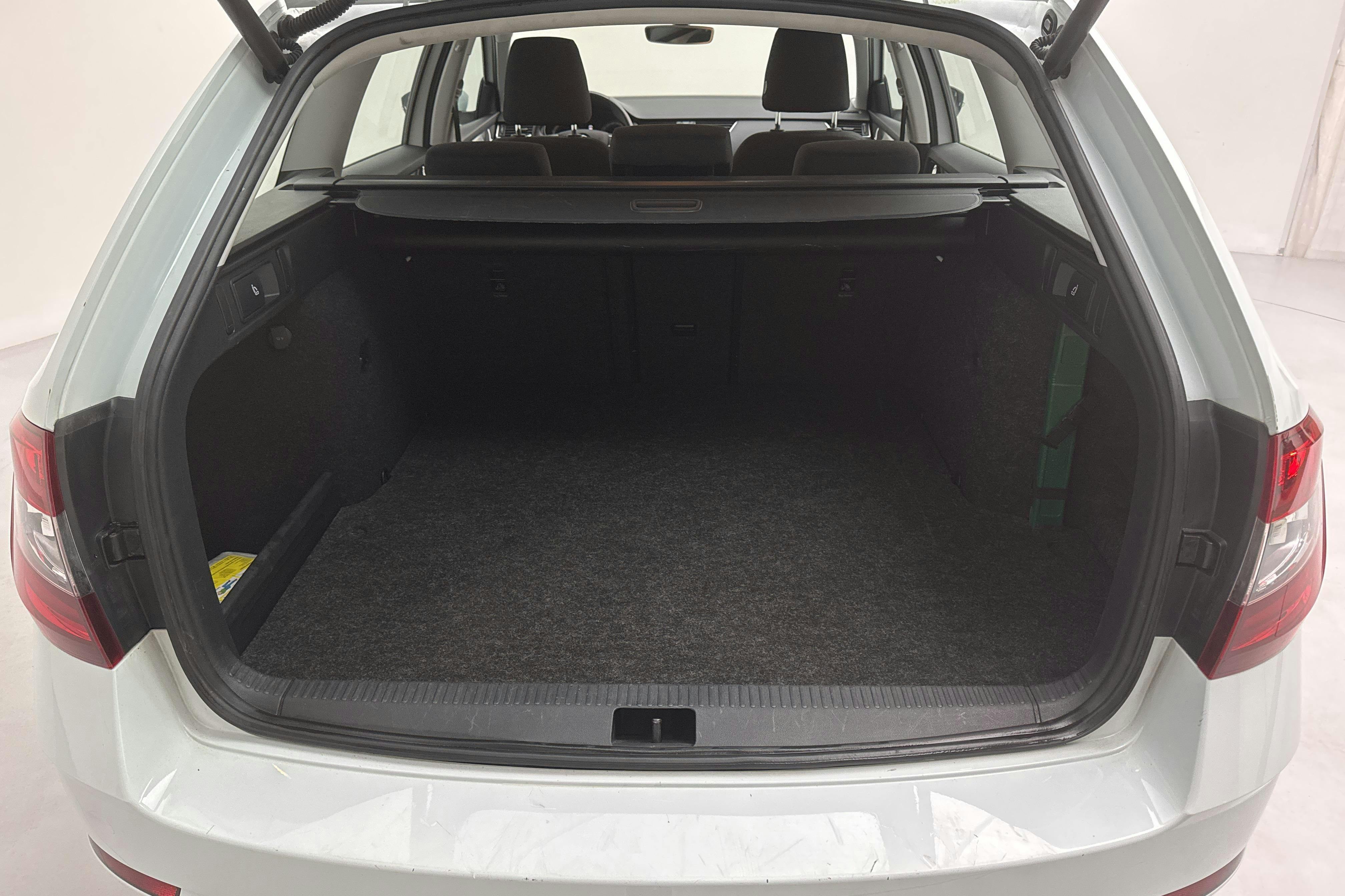 Skoda Octavia III 1.5 TSI G-TEC Combi (130hk) - 55 690 km - Automaattinen - valkoinen - 2020