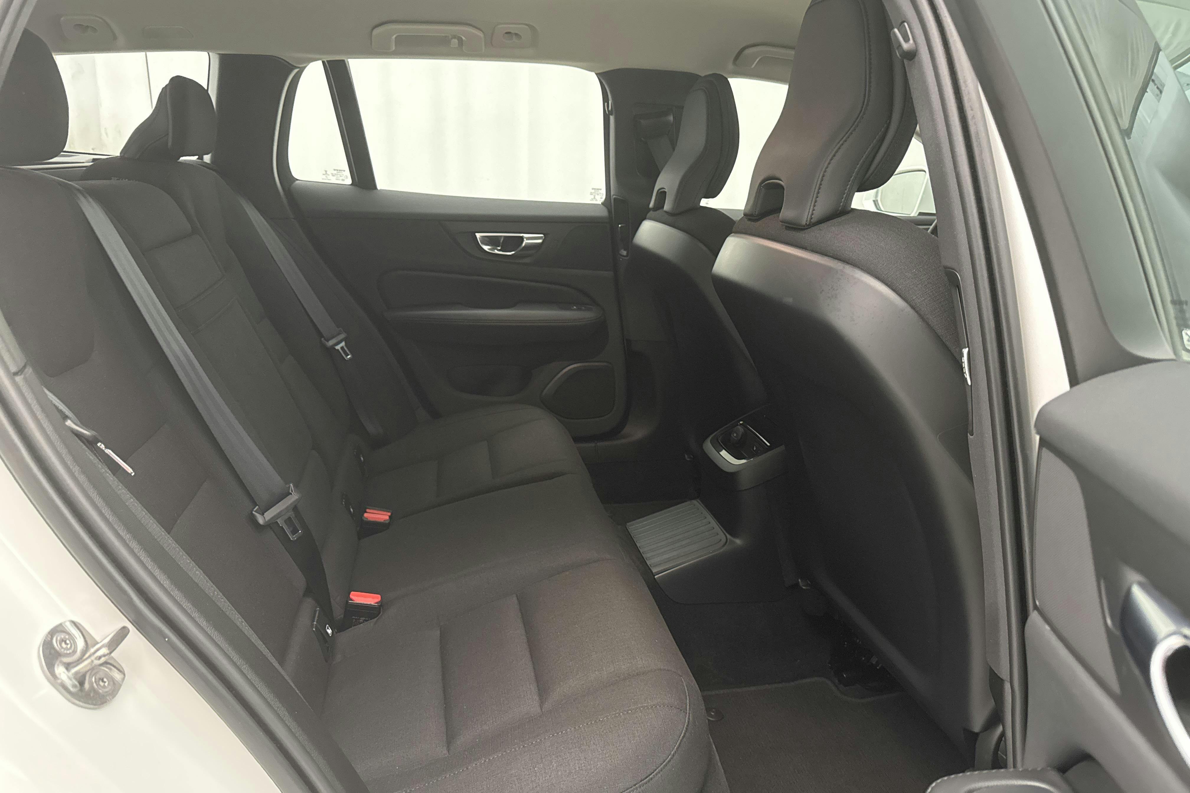 Volvo V60 T6 AWD Recharge (350hk) - 6 106 mil - Automat - vit - 2022