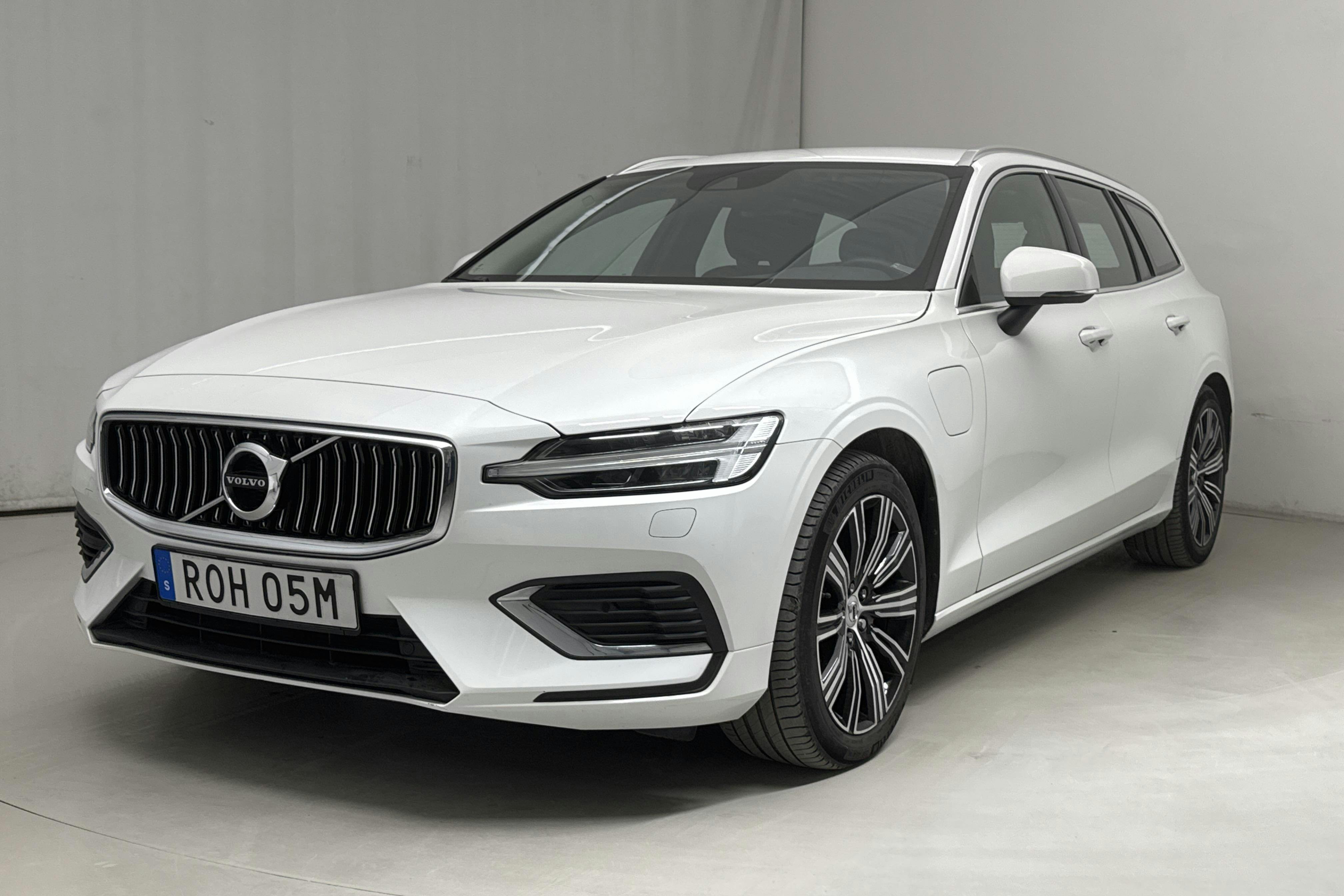 Volvo V60 T6 AWD Recharge (350hk) - 6 106 mil - Automat - vit - 2022