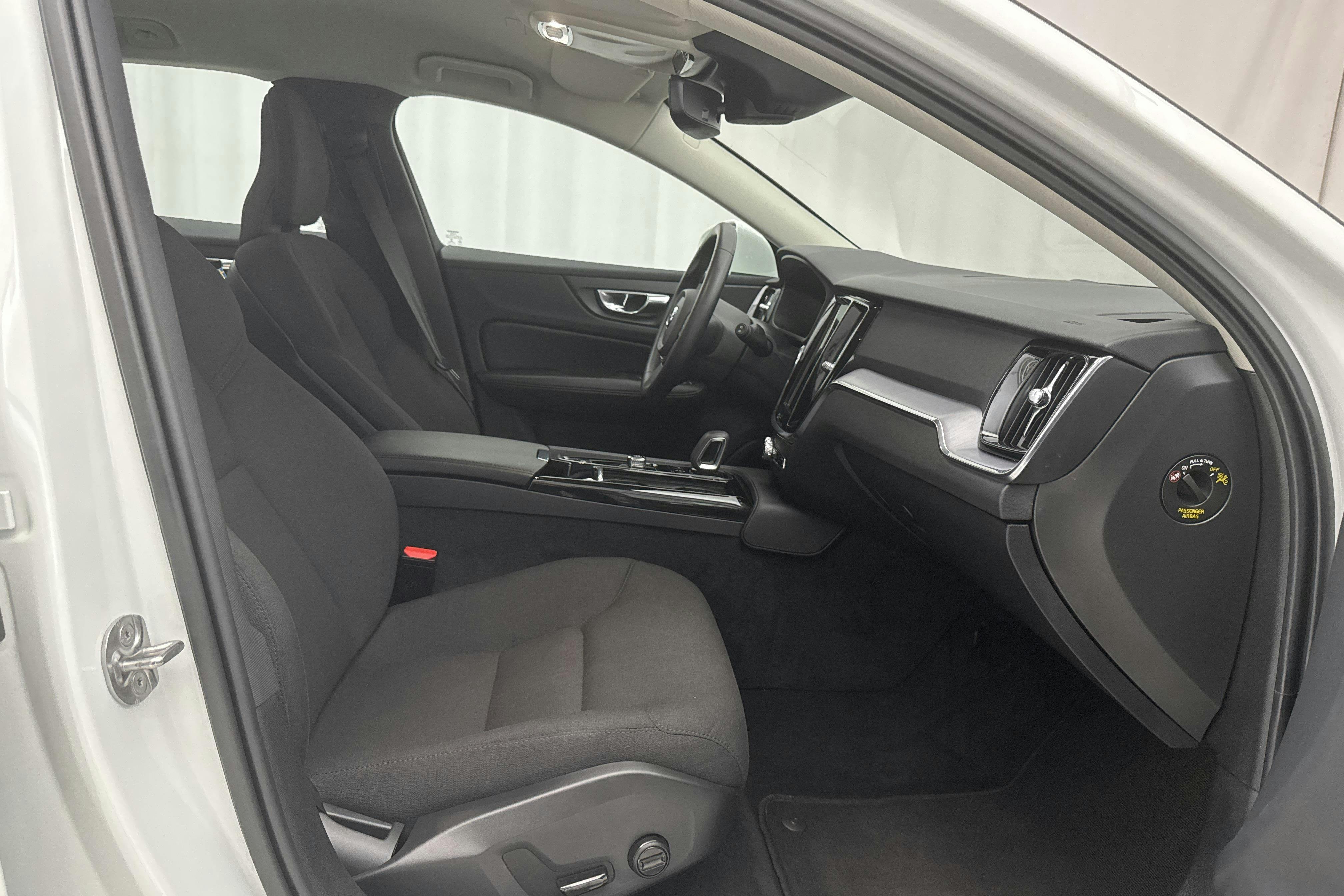 Volvo V60 T6 AWD Recharge (350hk) - 6 106 mil - Automat - vit - 2022