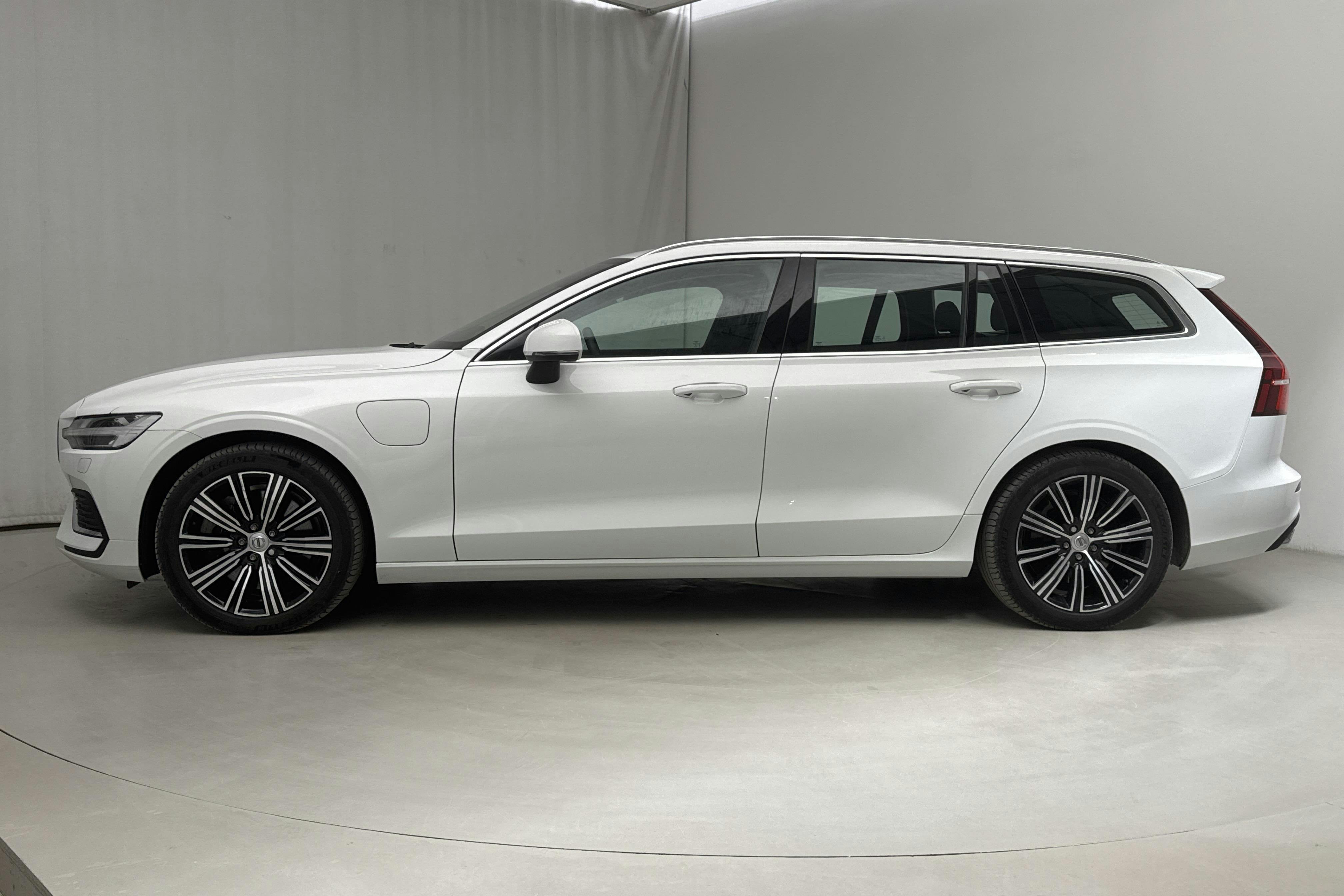 Volvo V60 T6 AWD Recharge (350hk) - 6 106 mil - Automat - vit - 2022