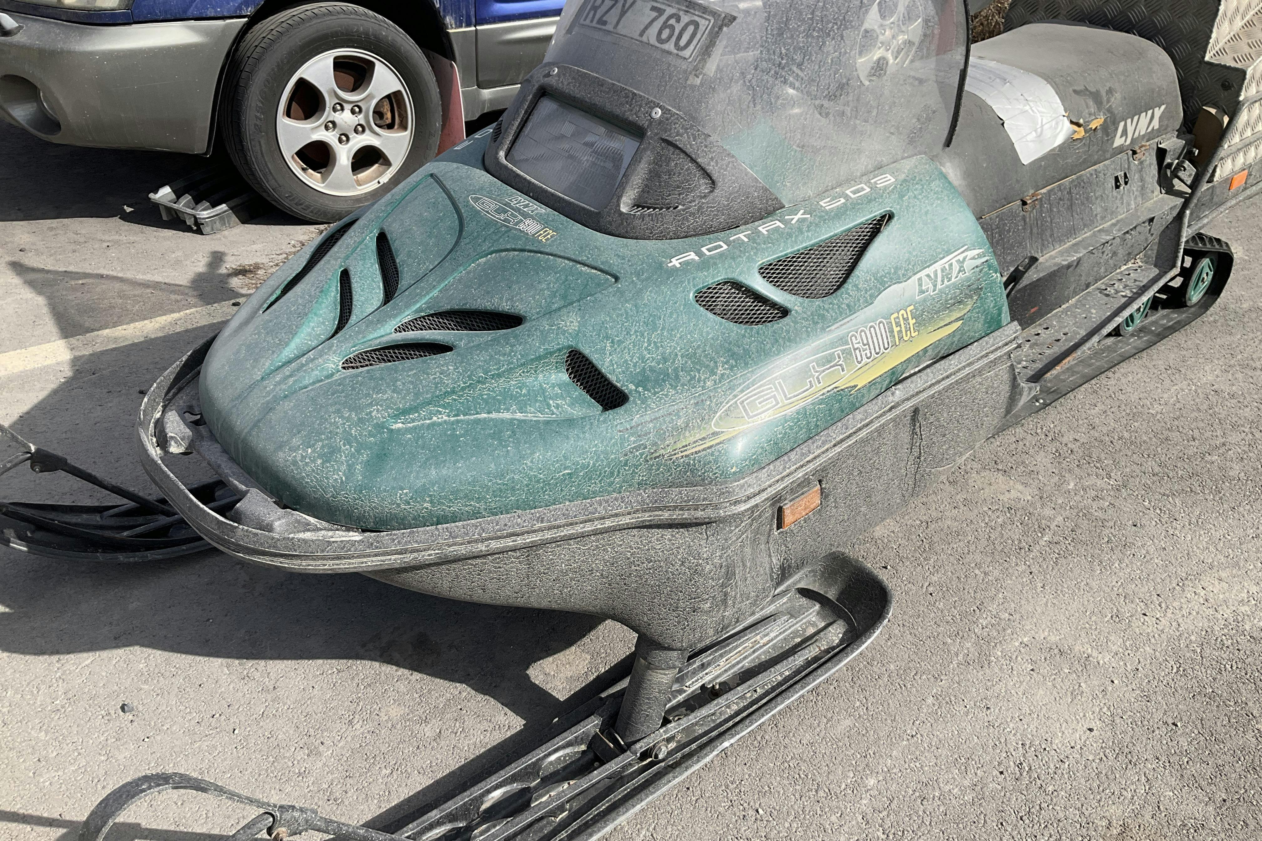 LYNX GLX 6900 FCE Snöskoter (Rep.Objekt) - 12 890 km - Automatyczna - 2001