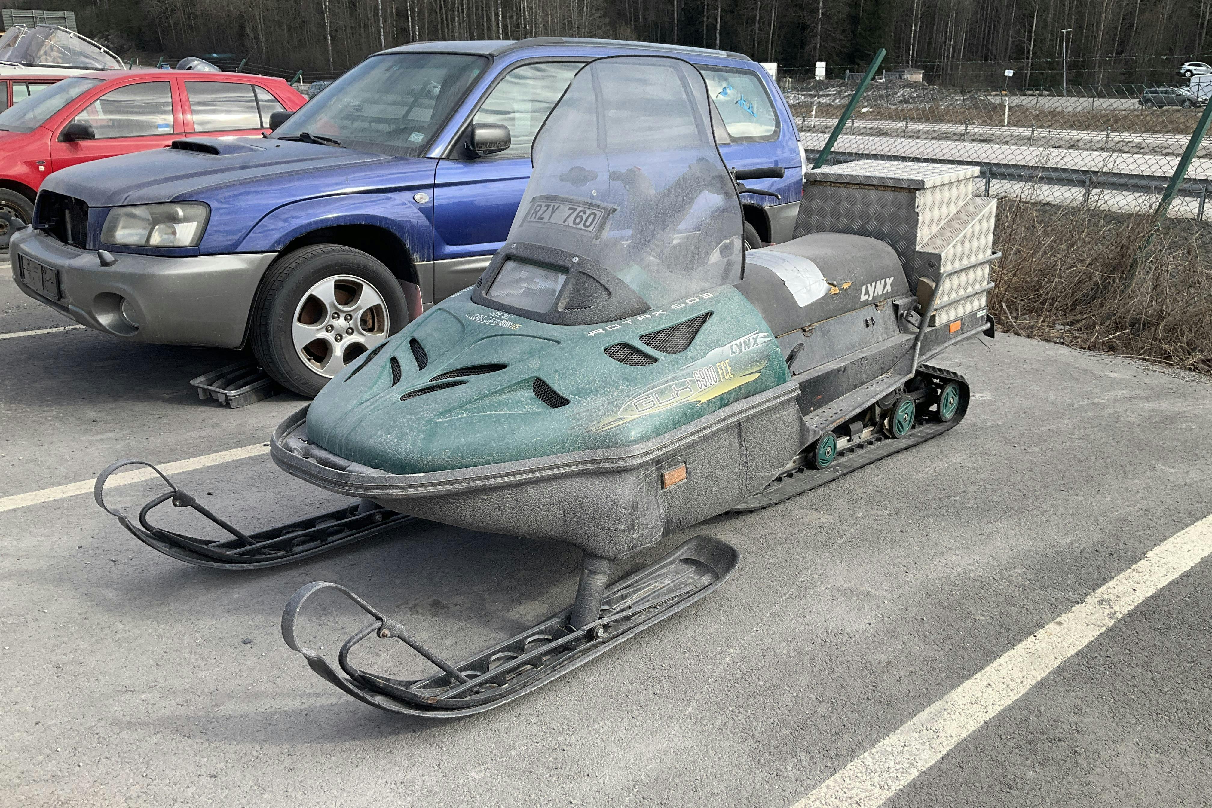 LYNX GLX 6900 FCE Snöskoter (Rep.Objekt) - 12 890 km - Automatyczna - 2001