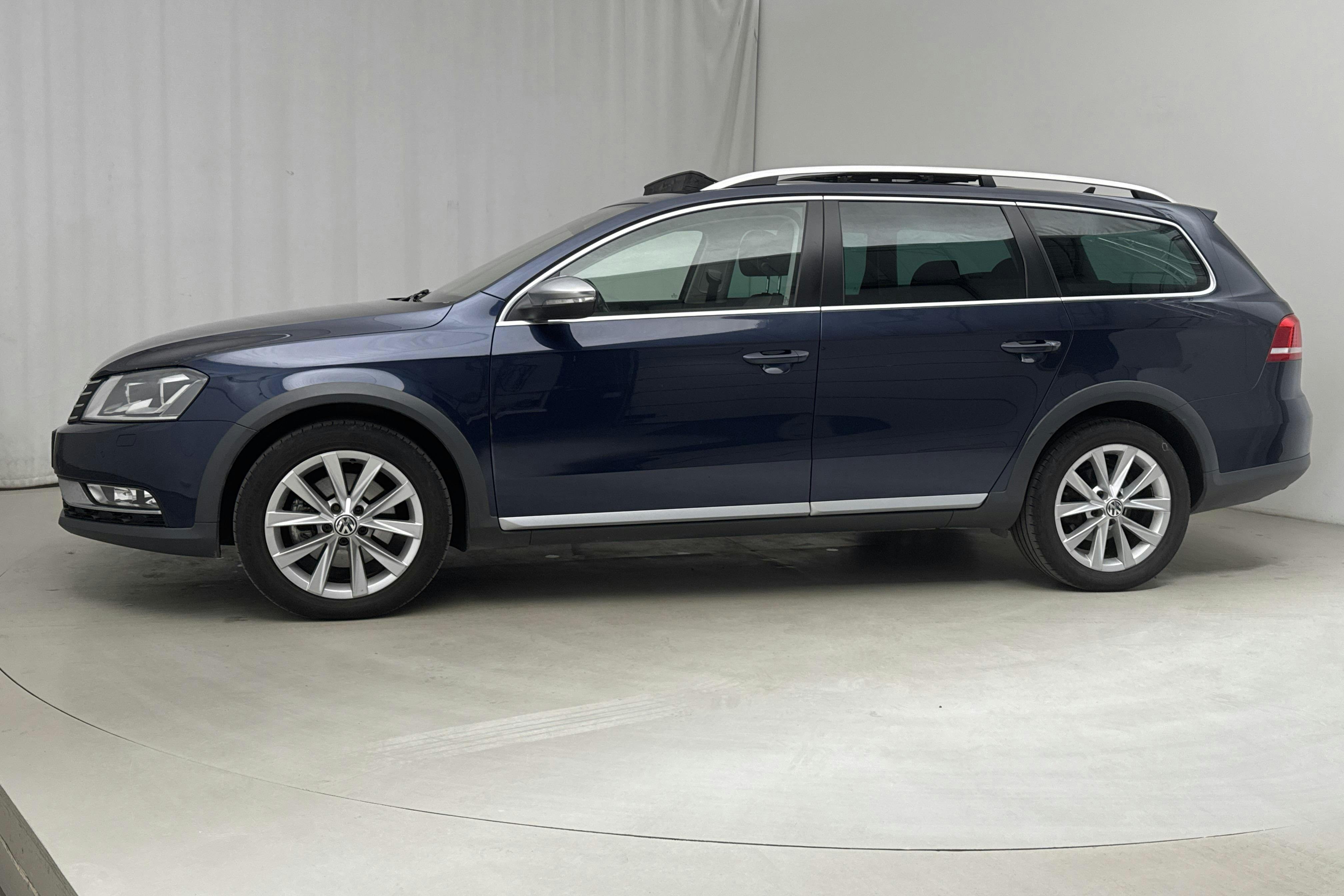 VW Passat Alltrack 2.0 TDI BlueMotion Technology 4Motion (177hk) - 19 286 mil - Automat - Dark Blue - 2014