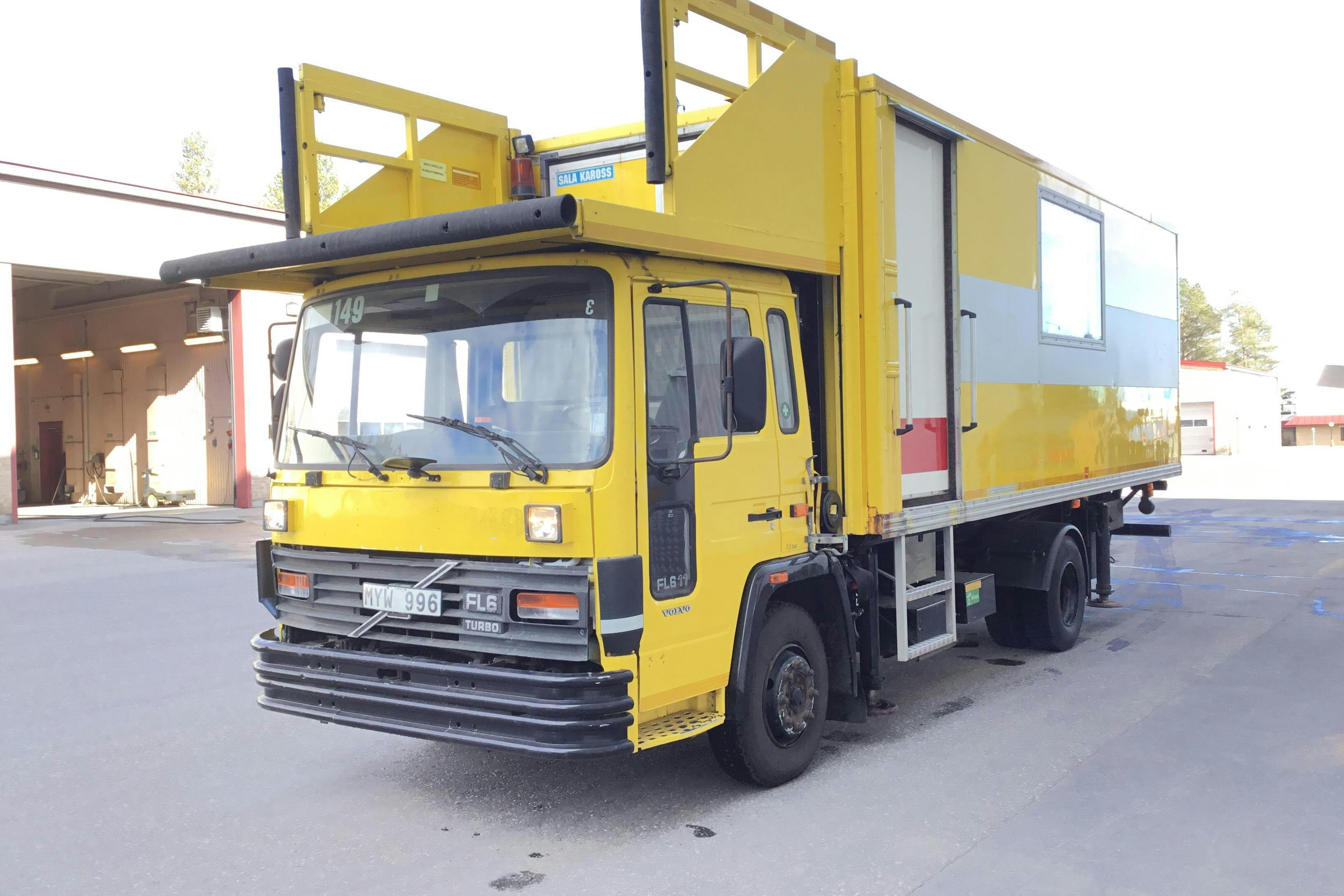 Volvo FL611 Omlastningsfordon - 252 198 km - Automat - gul - 1987