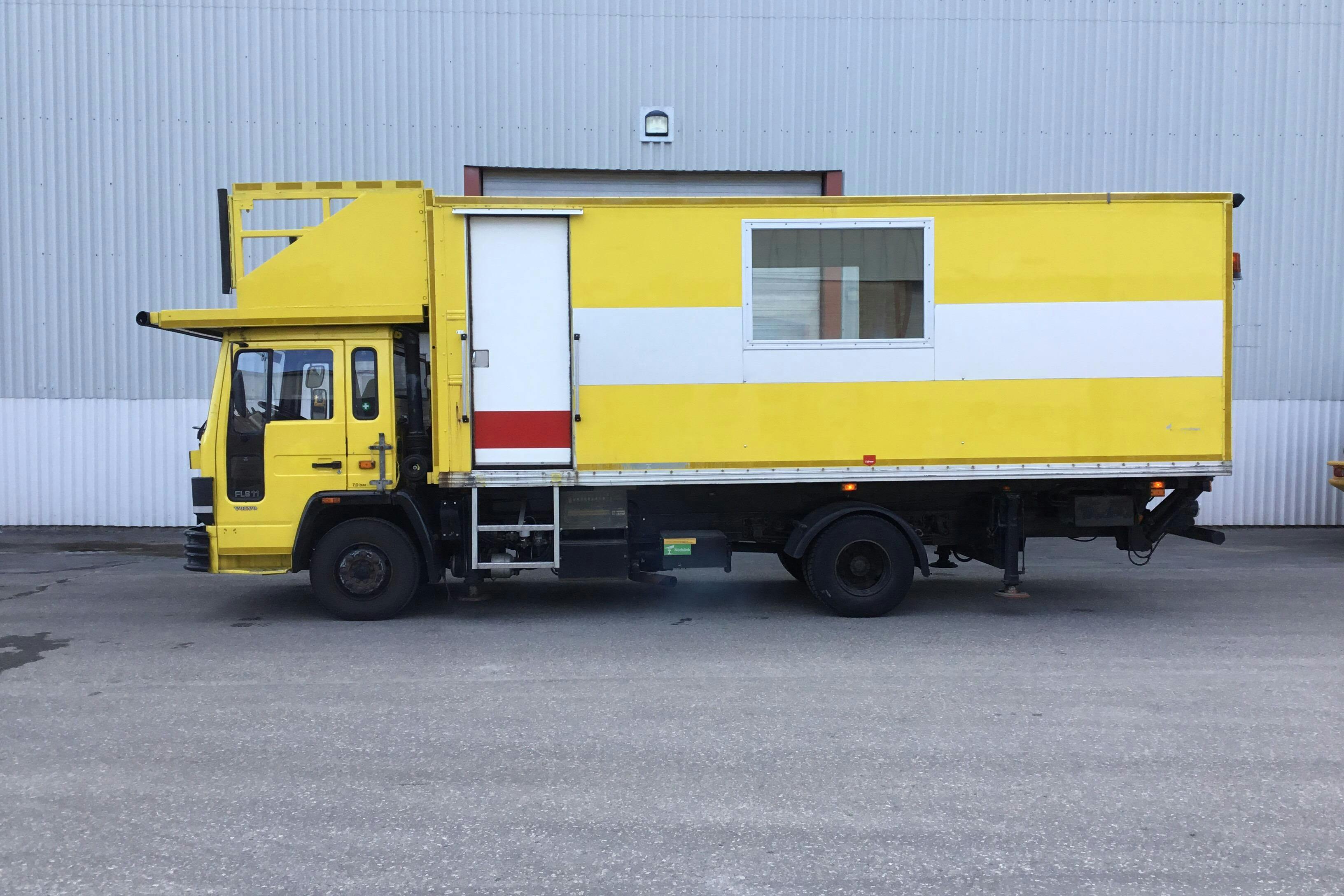 Volvo FL611 Omlastningsfordon - 252 198 km - Automat - gul - 1987